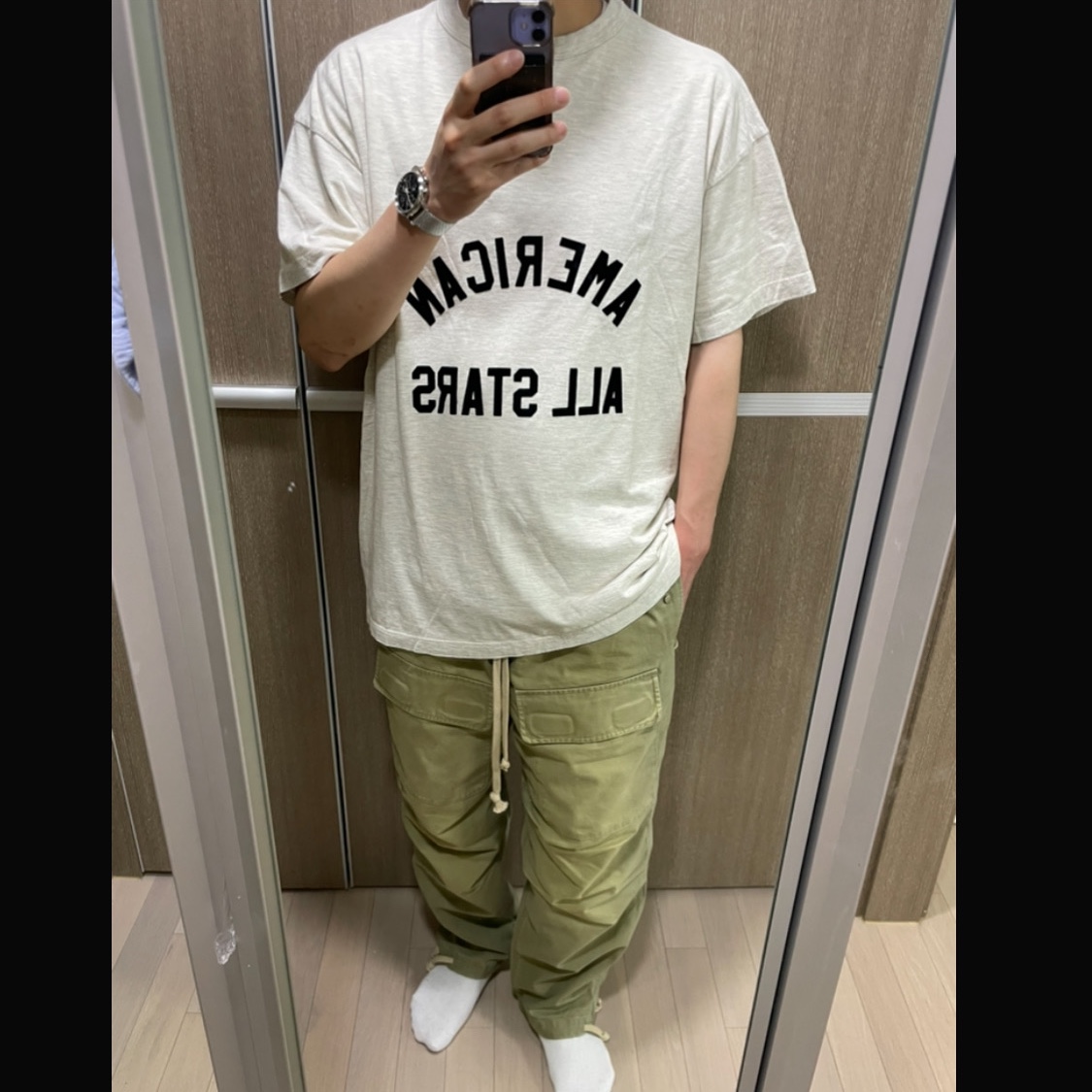 Fear of God Military Cargo Pants Green, Fear of God All Star Henley T-Shirt Cream Heather 착용 스타일