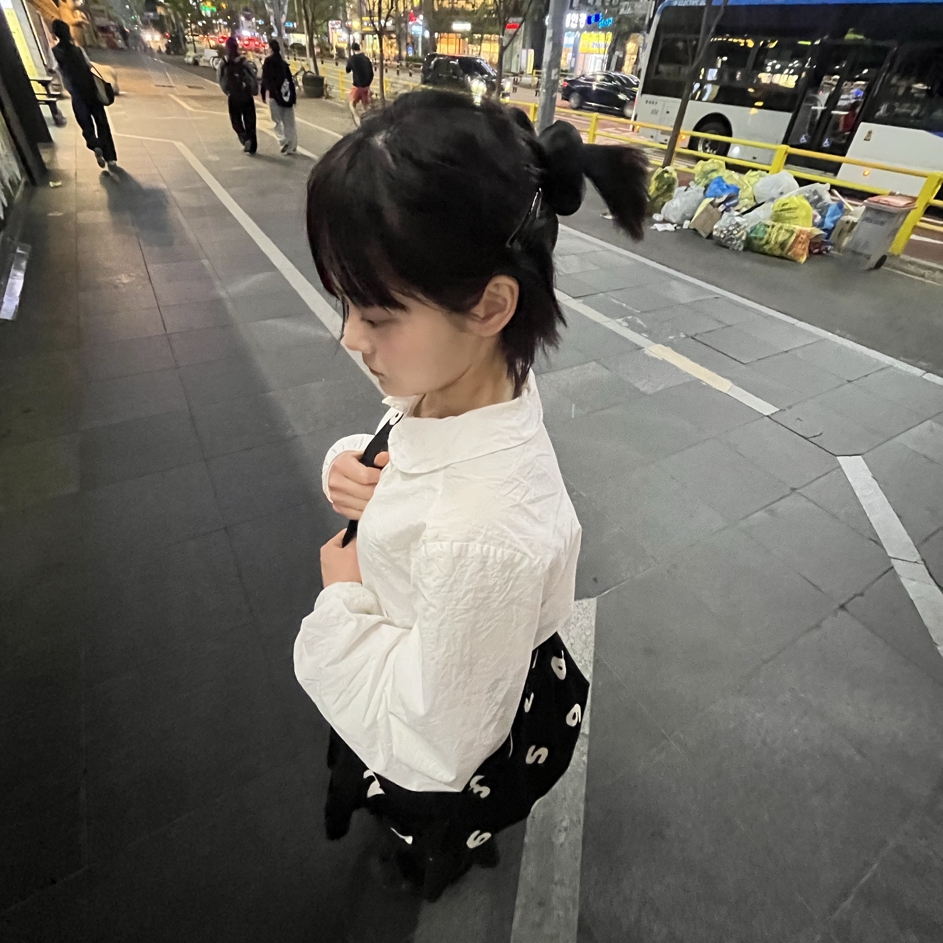 Sou Sou Canvas Odayaka Shoulder Bag XL Black 착용 스타일