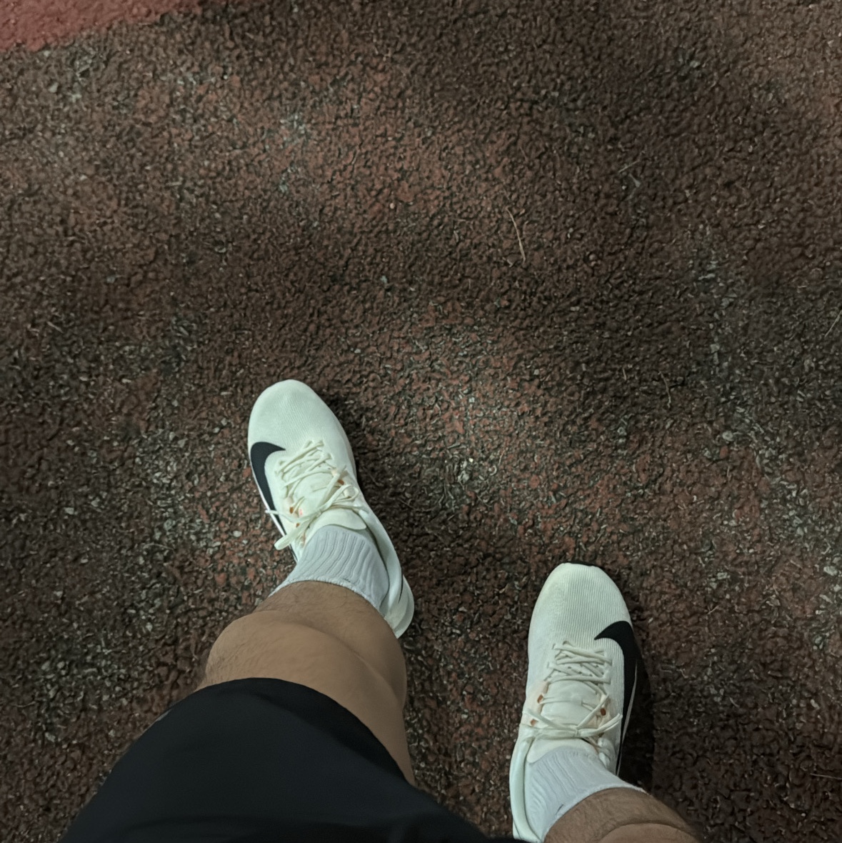 Nike Air Zoom Rival Fly 4 Sail Pale Ivory 착용 스타일