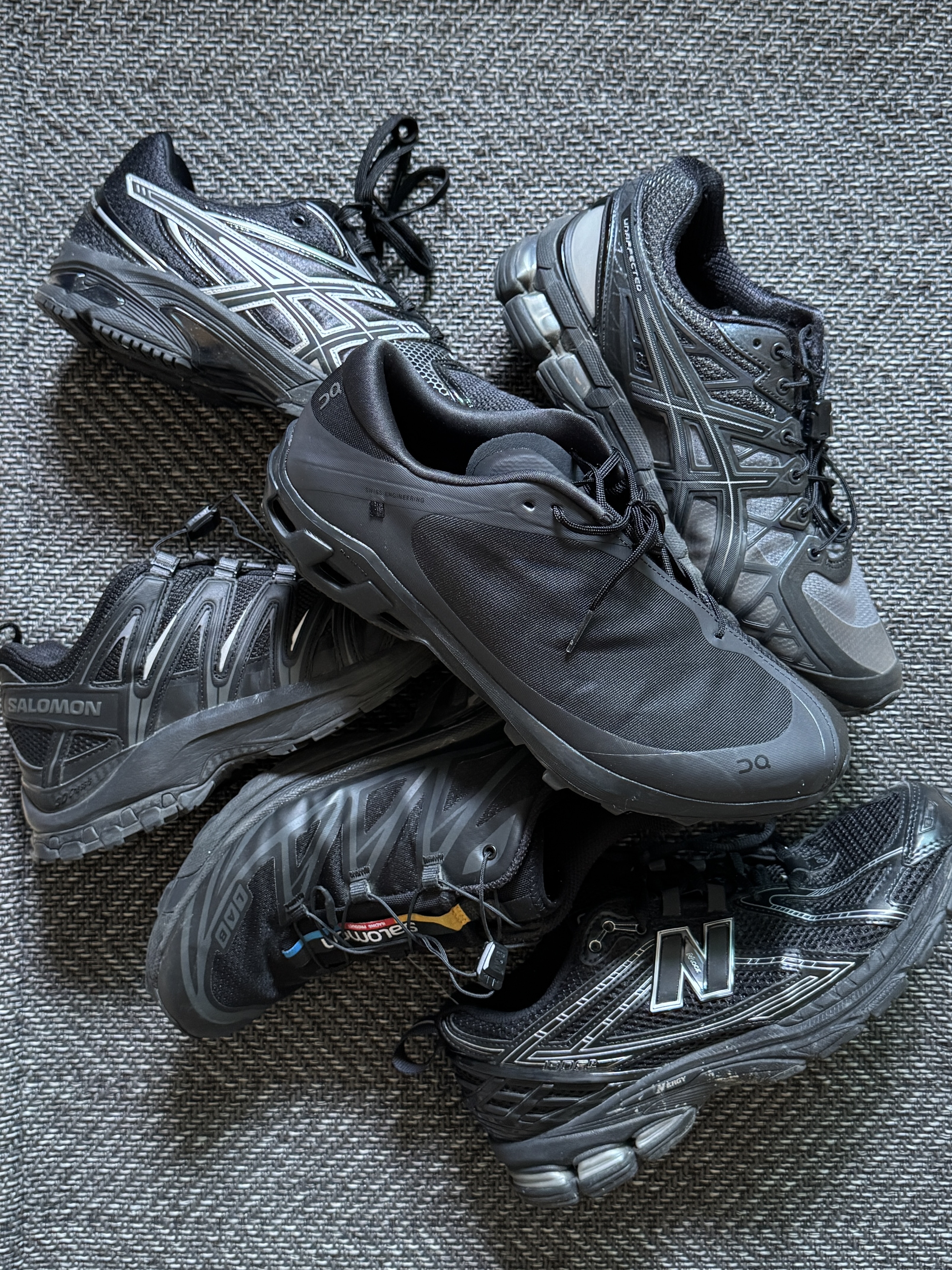 Asics Gel-DS Trainer 14 Black Pure Silver, Asics x Unaffected Gel-Kayano 20 Obsidian Grey Black 착용 스타일