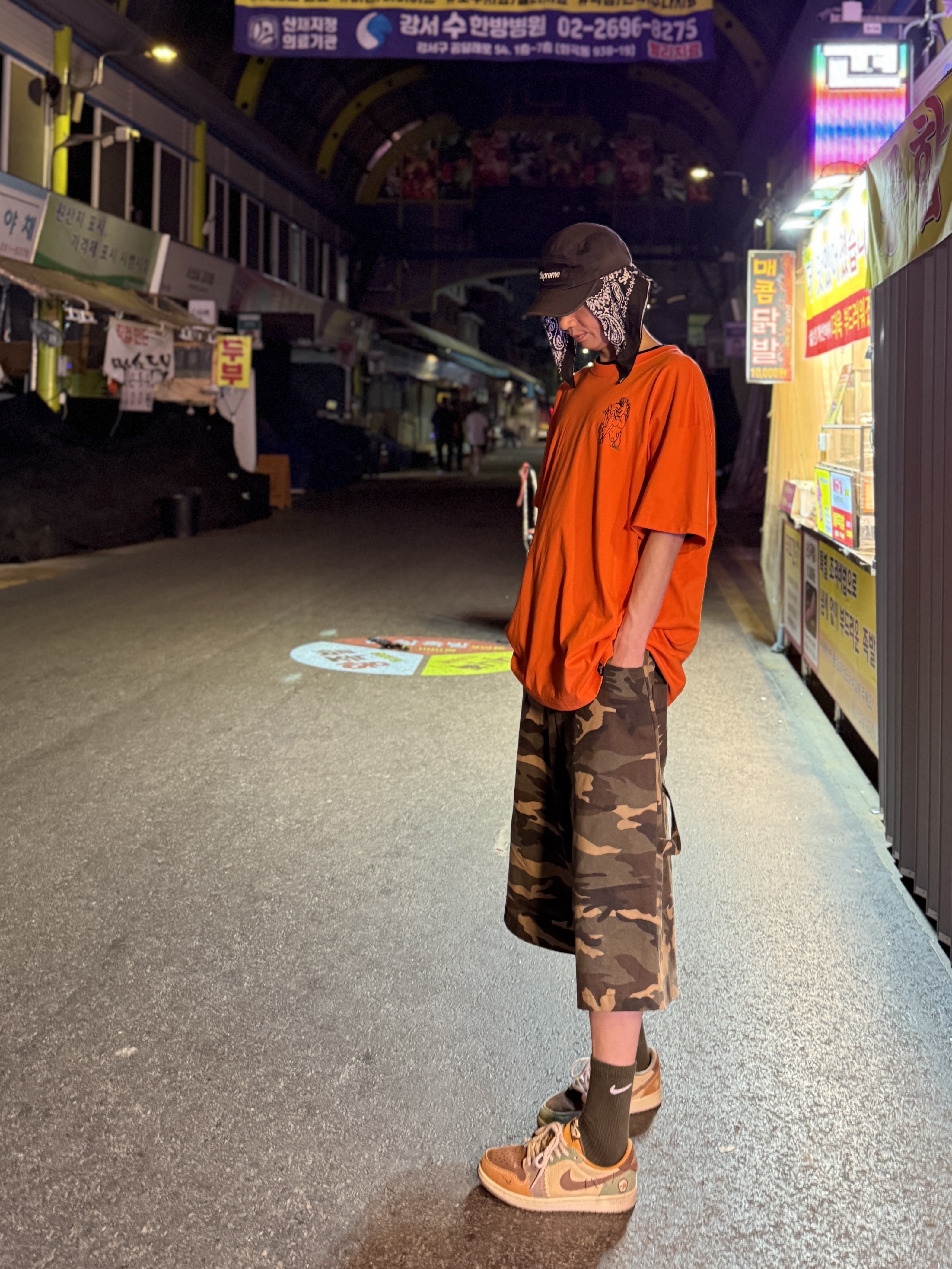 Jordan 1 x Zion Williamson Retro Low OG Flax and Oil Green, SLOW RECORD HOUSE Carpenter Bermuda Wide Camo Pants Vintage Green 착용 스타일 - 1