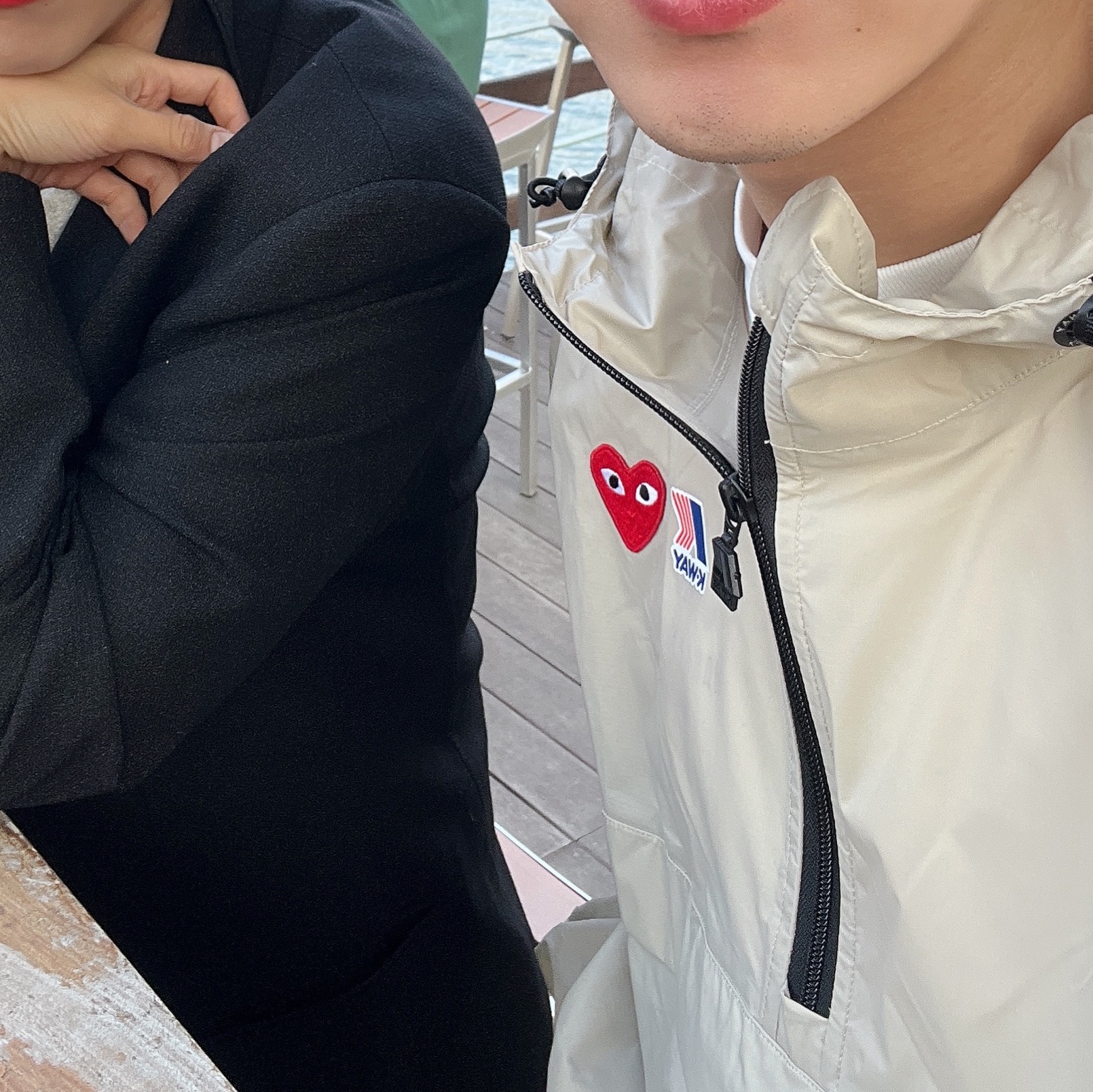 Play Comme des Garcons x K-Way Half Zip Jacket Beige 착용 스타일