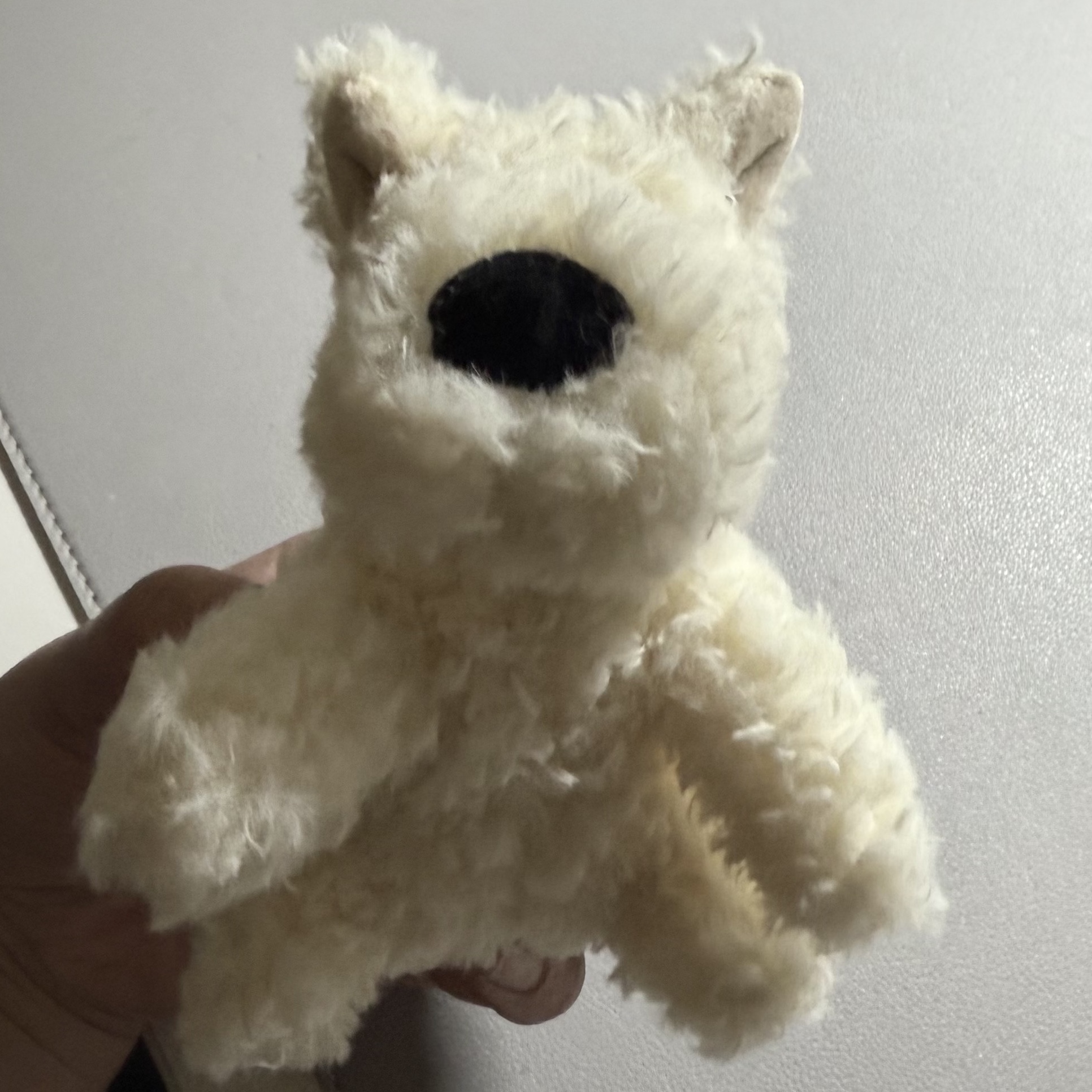 Jellycat Munro Scottie Dog Bag Charm Cream 착용 스타일 - 2