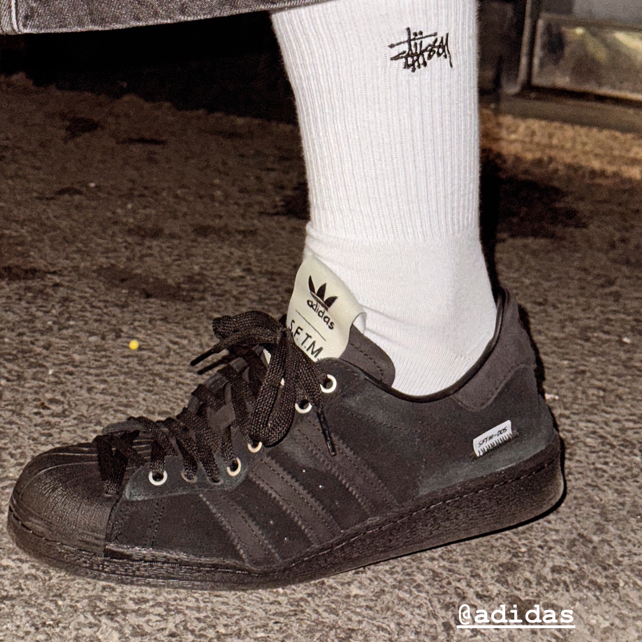 Adidas x Song for the Mute Superstar 82 Core Black, Stussy Small Stock Crew Socks White (3 Pack) 착용 스타일 - 1