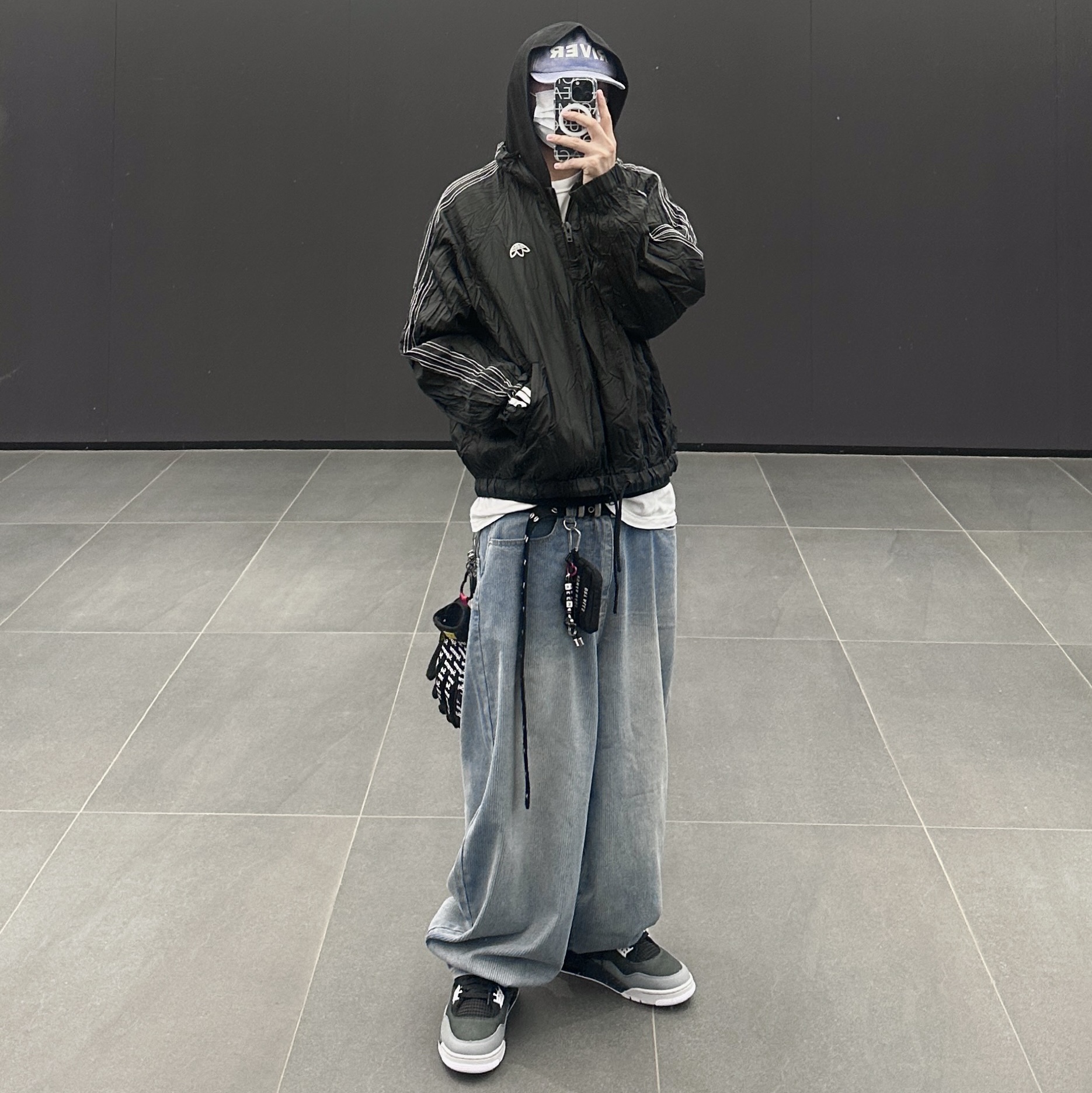 Jordan 4 Retro Fear 2024, NOD Wide Baggy Denim pants Light blue 착용 스타일 - 2