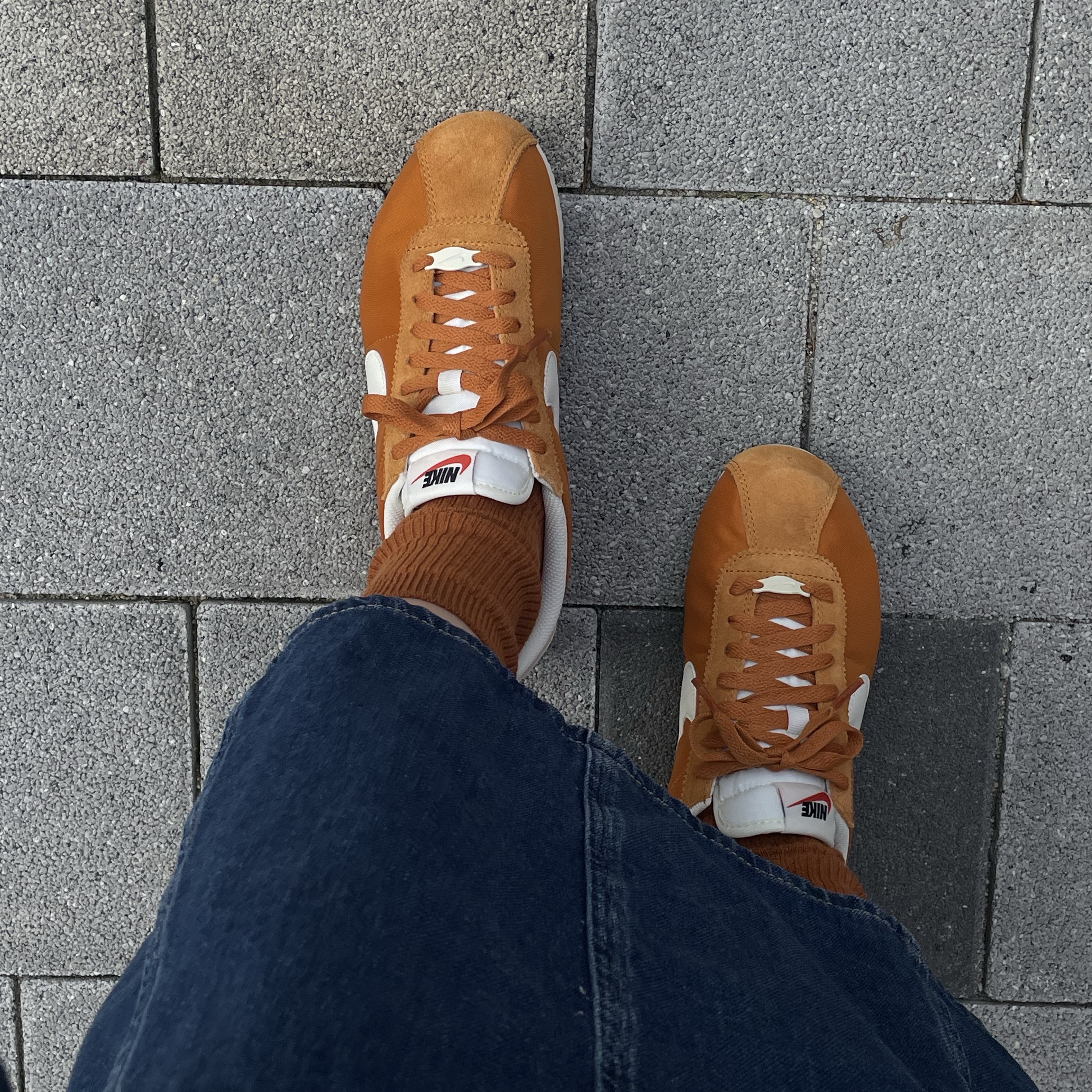 Nike Cortez TXT Monarch Muslin 착용 스타일