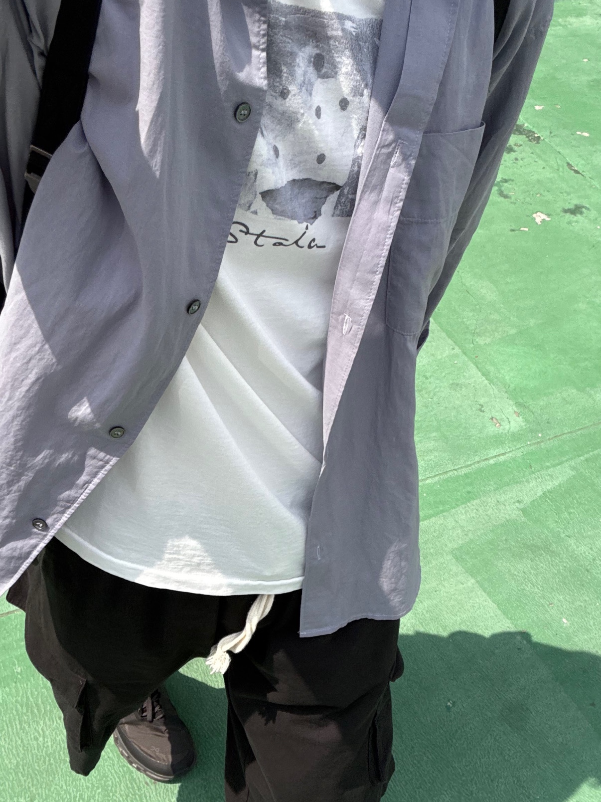 Polyteru Tenco Loosed Shirt 2.0 Mid Blue Gray, Polyteru HANK 1/2 Graphic T-Shirt 'Starmie' White 착용 스타일
