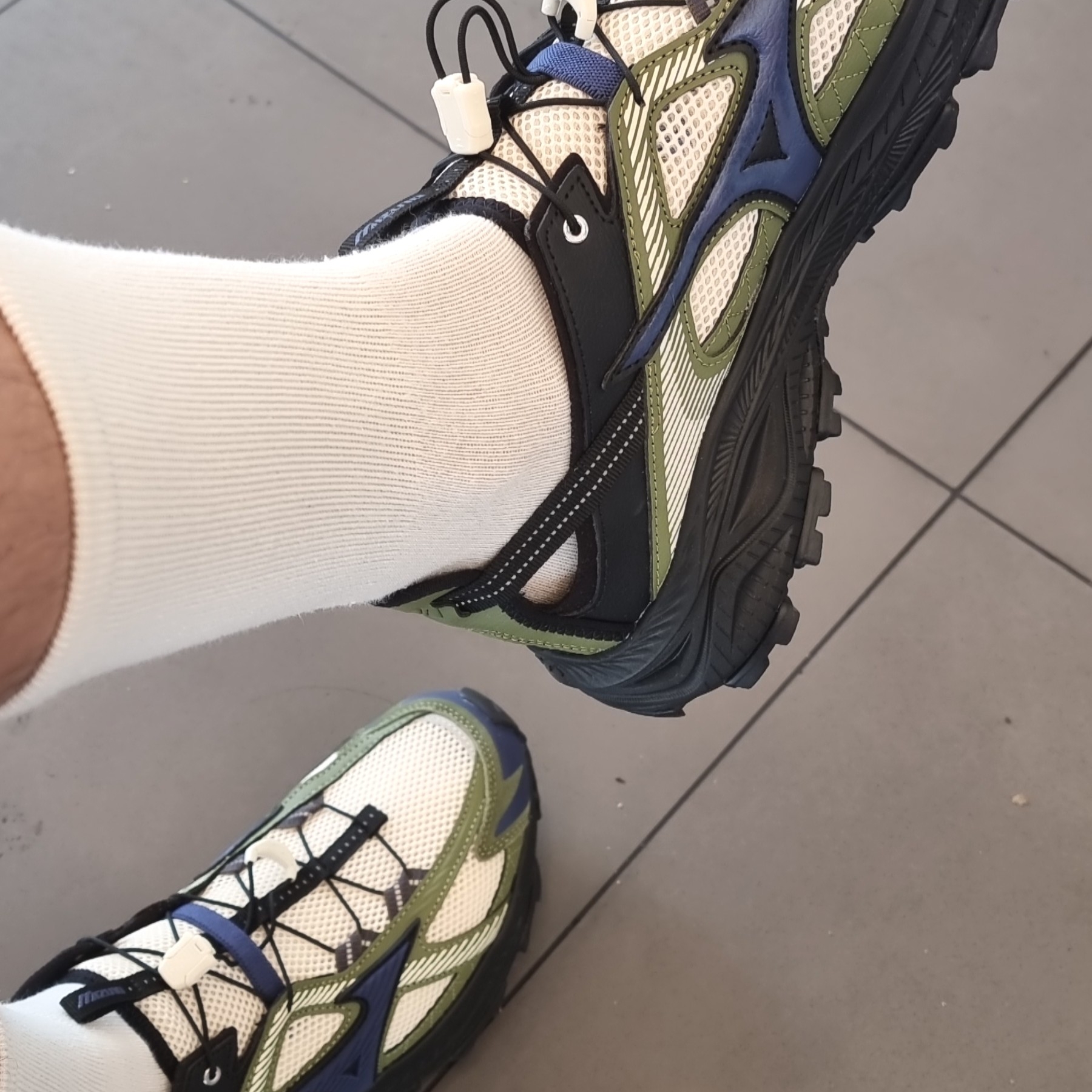 Mizuno Racer Trail SE Khaki 착용 스타일 - 1