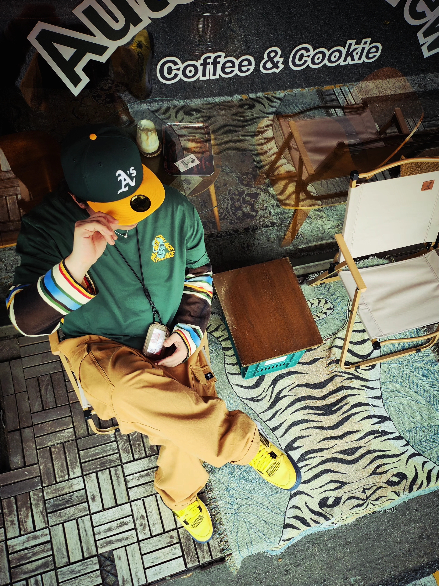 Palace P3 Skull T-Shirt Racey Green - 25SS, Jordan 4 Retro Tour Yellow 착용 스타일 - 1