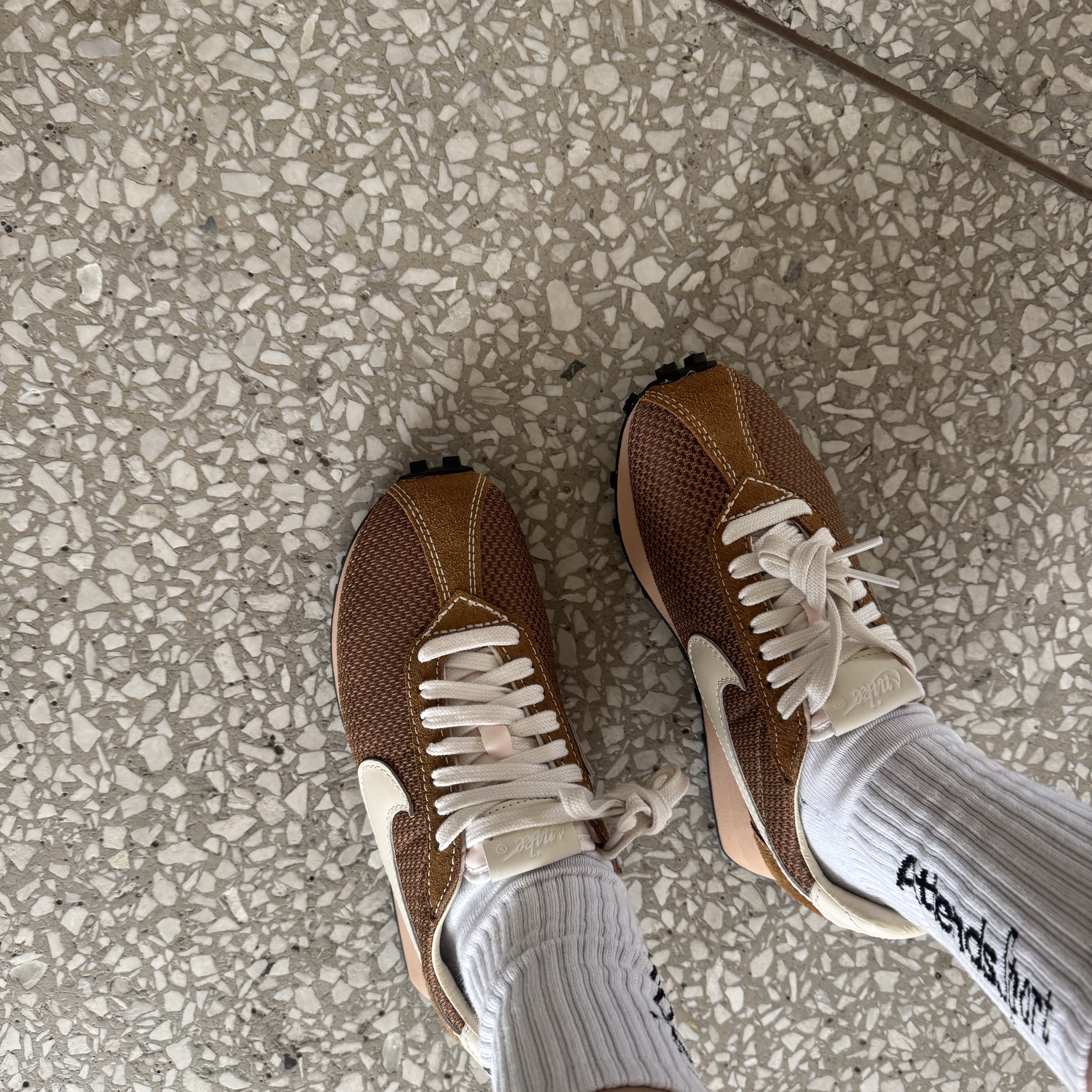 Nike LD-1000 Baroque Brown Hemp 착용 스타일