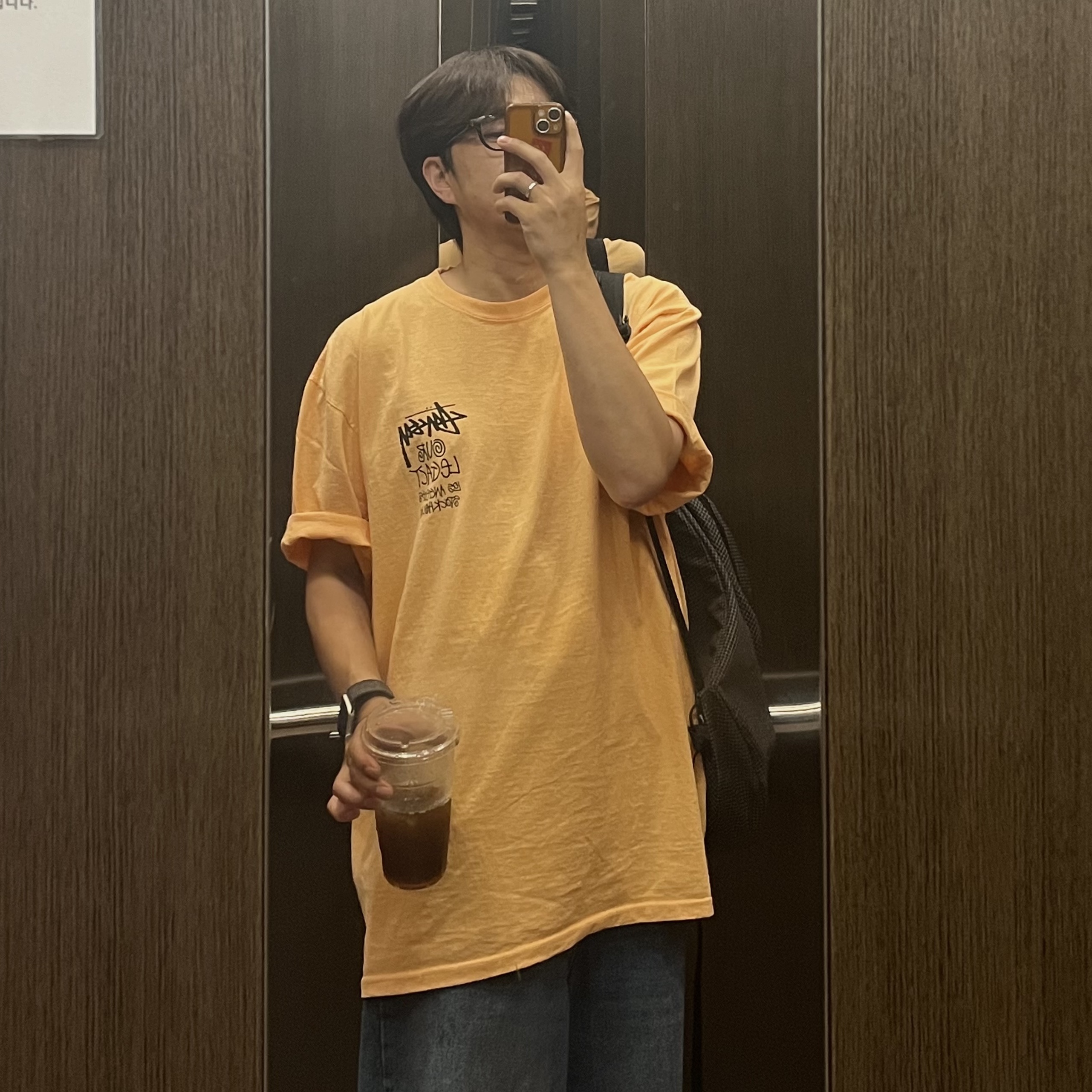 Stussy x Our Legacy Work Shop 8 Ball Pigment Dyed Yin Yang T-Shirt Peach, Zara x Rhuigi Baggy Jeans Medium Blue 착용 스타일
