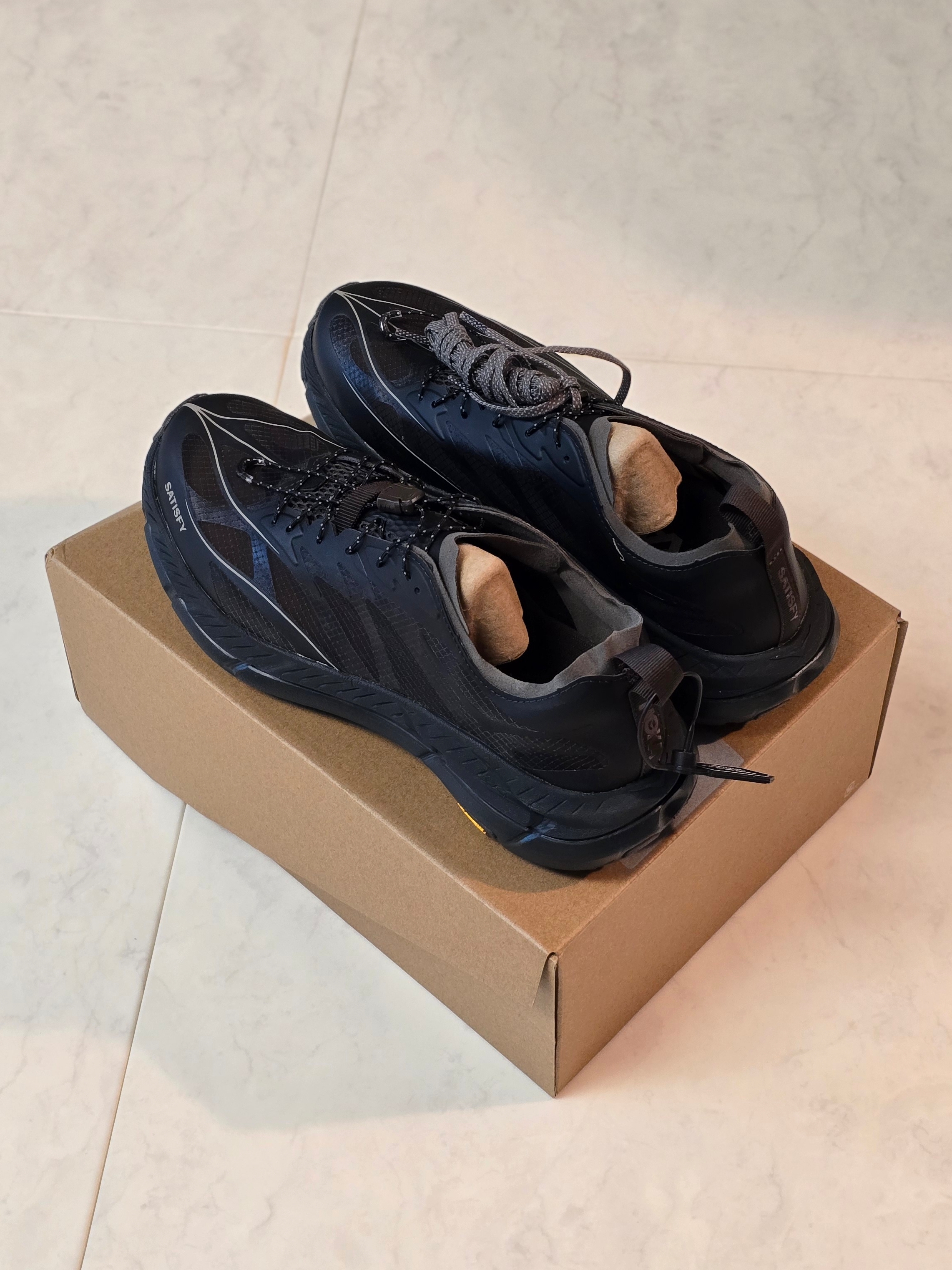 Hoka x Satisfy Mafate Speed 4 Lite Coffee 착용 스타일 - 1