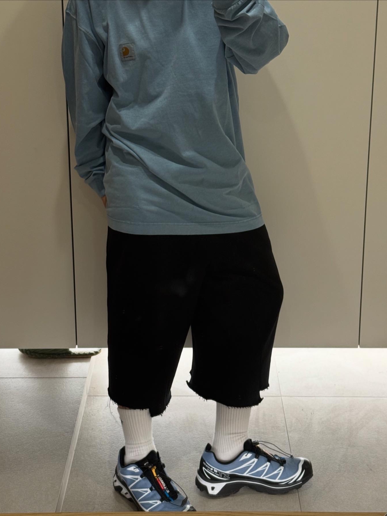 ROARINGRAD Unbalance Sweat Bermuda Pants Black, Salomon XT-6 GTX Black Infinity 착용 스타일 - 1