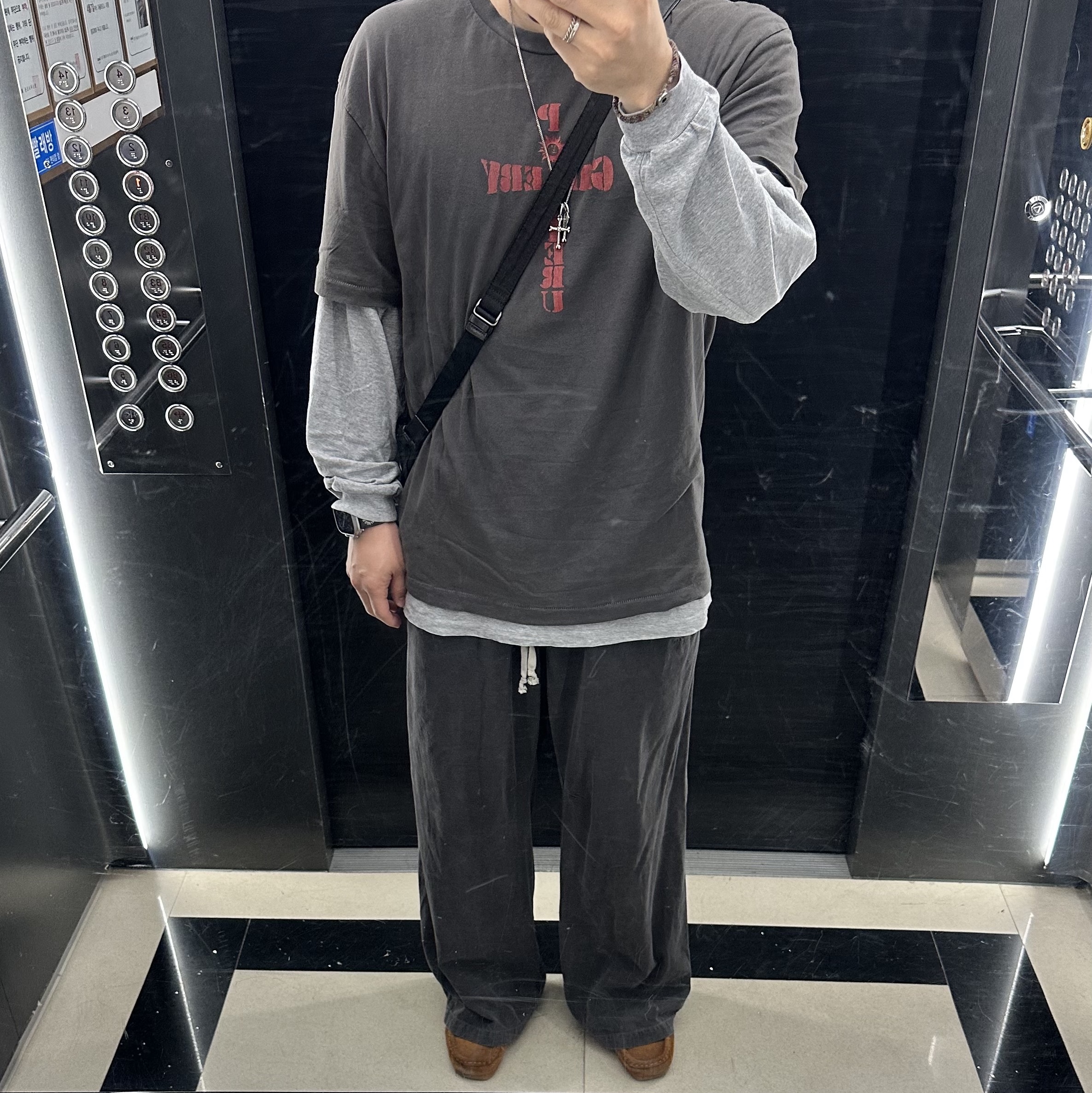 Polyteru Human Index Human Pajama Pants Deep Charcoal, Polyteru 1011 1/2 Graphic T Shirt 'Cross Tee' Washed Charcoal Brown 착용 스타일