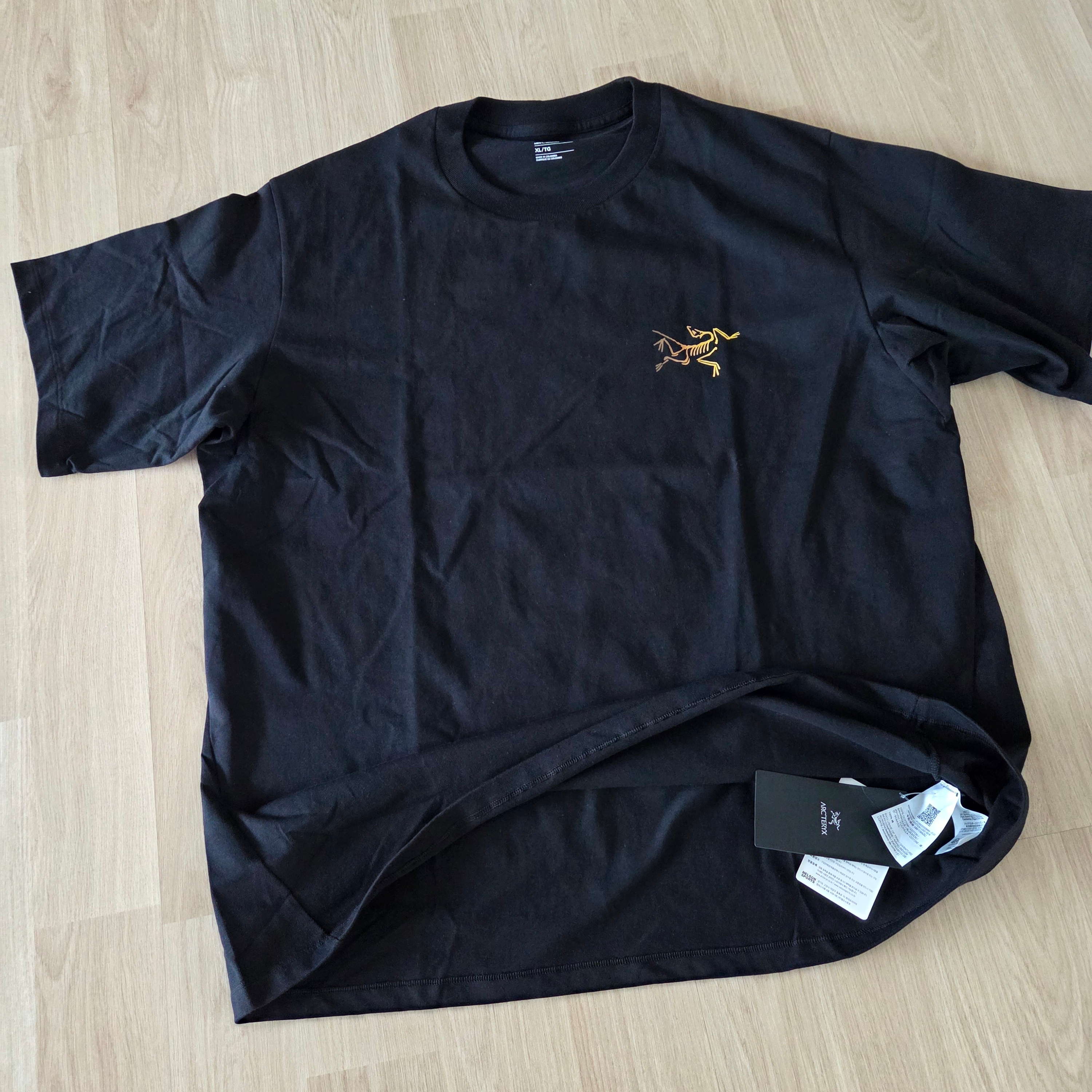 Arc'teryx Kragg Cotton Logo SS T-Shirt 24K Black 착용 스타일