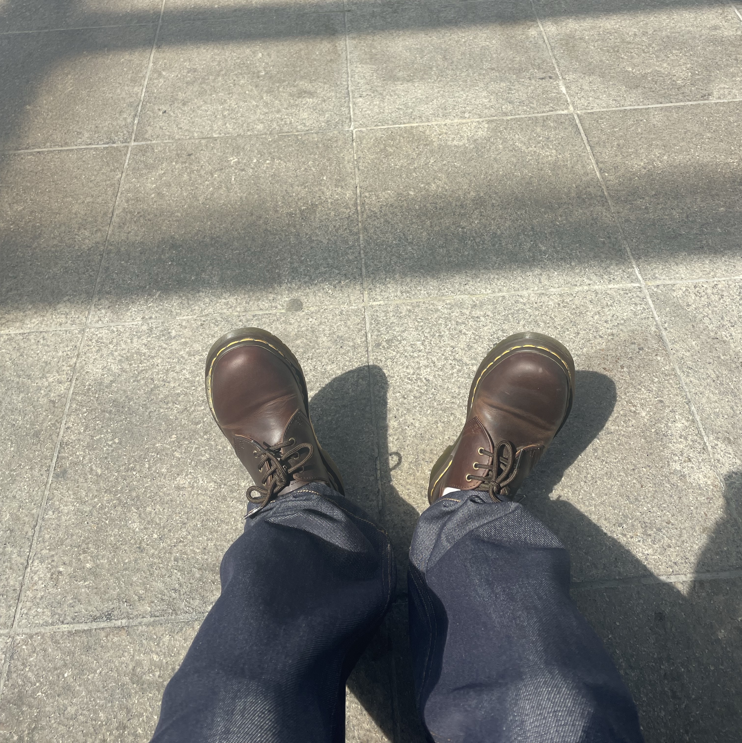 Dr. Martens 1461 Crazy Horse Dark Brown 착용 스타일