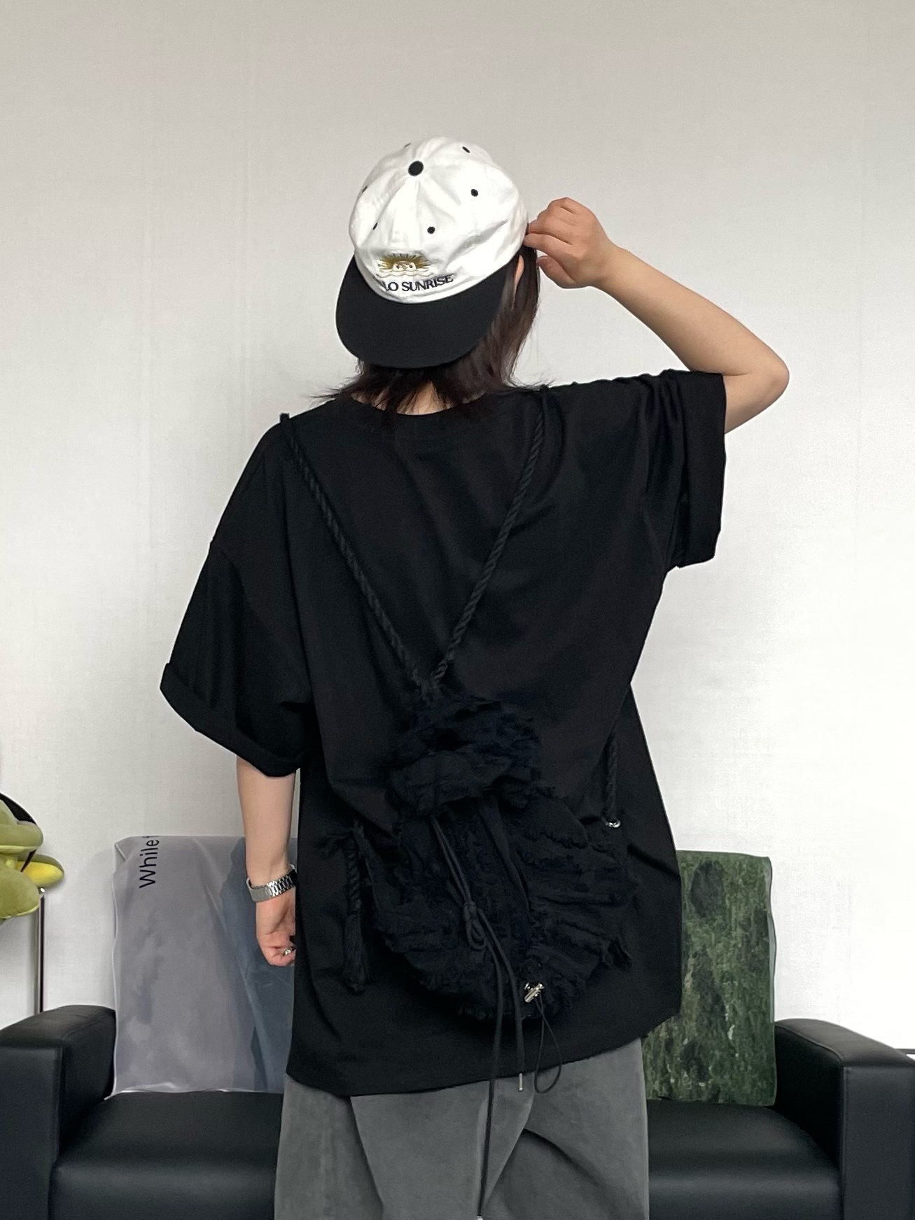 (W) Nike Air Force 1 '07 Low Triple Black, Hello Sunrise  Two Tone Washed OG Logo 6panel Cap Off White & Black 착용 스타일 - 5