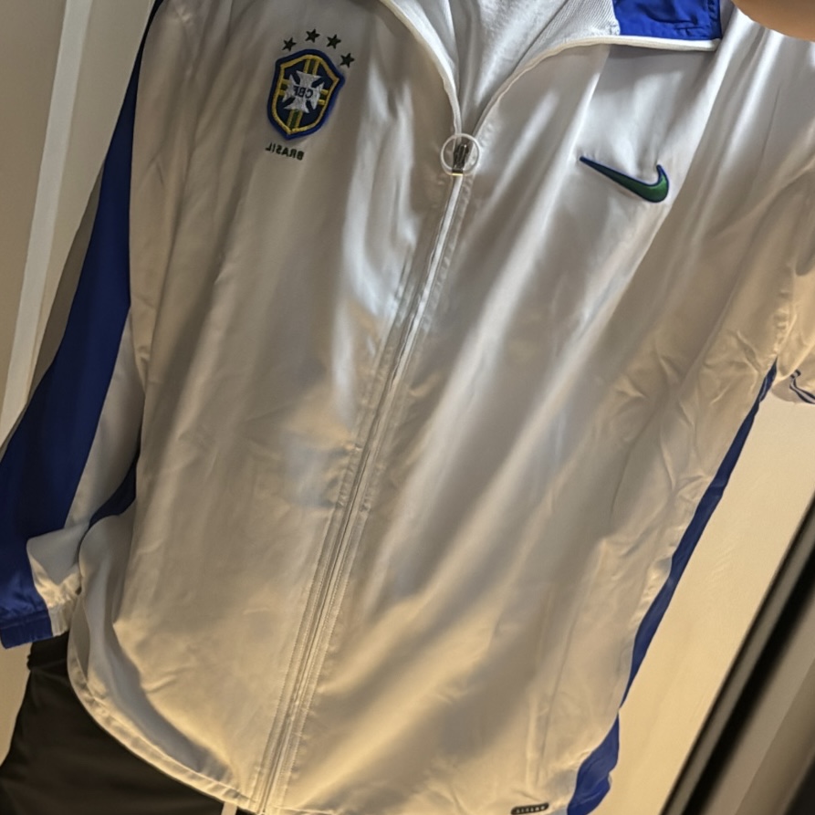 Nike Brazil 1998 Reissue Soccer Replica Track Jacket White (FZ6681-100) 착용 스타일