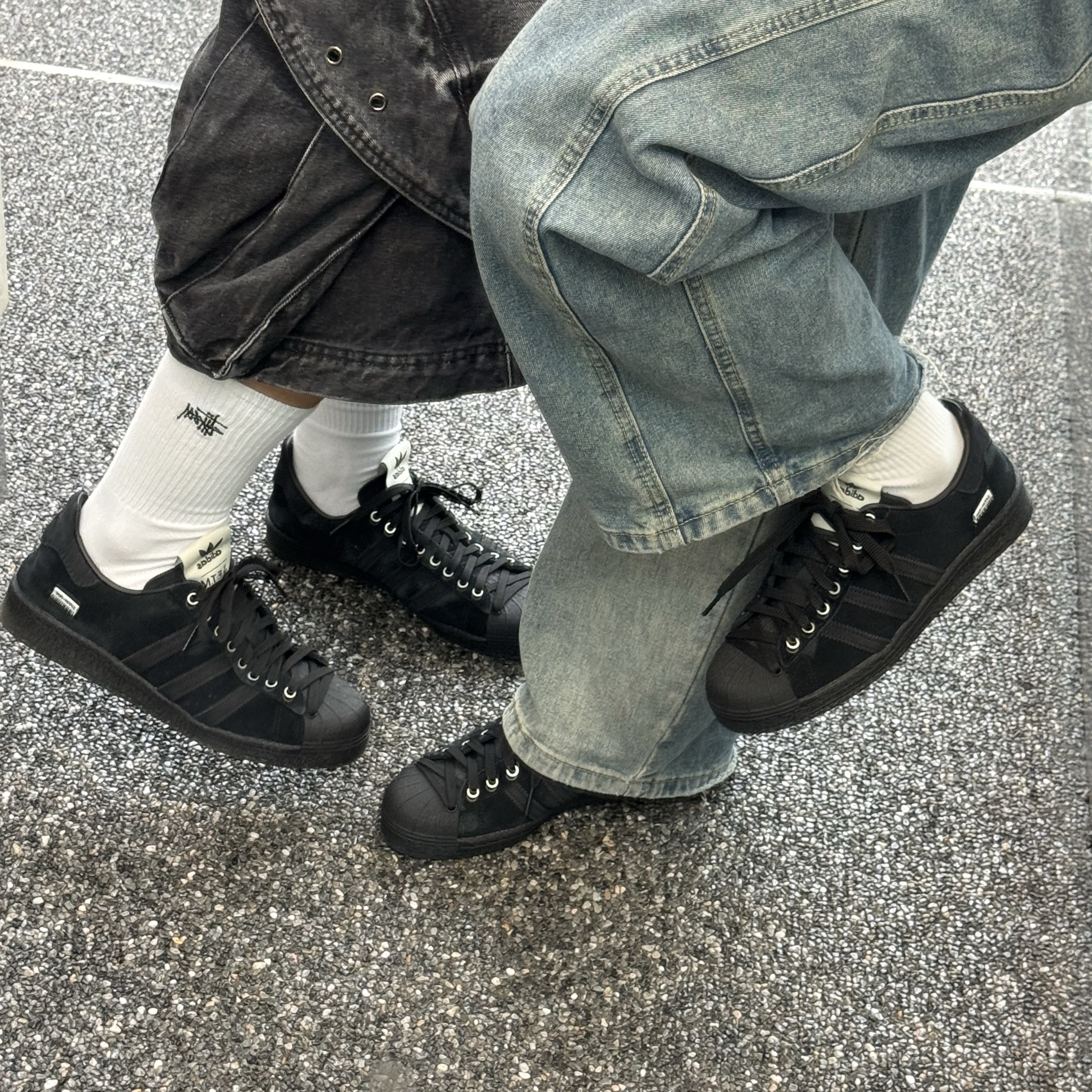 Adidas x Song for the Mute Superstar 82 Core Black, Stussy Small Stock Crew Socks White (3 Pack) 착용 스타일 - 2