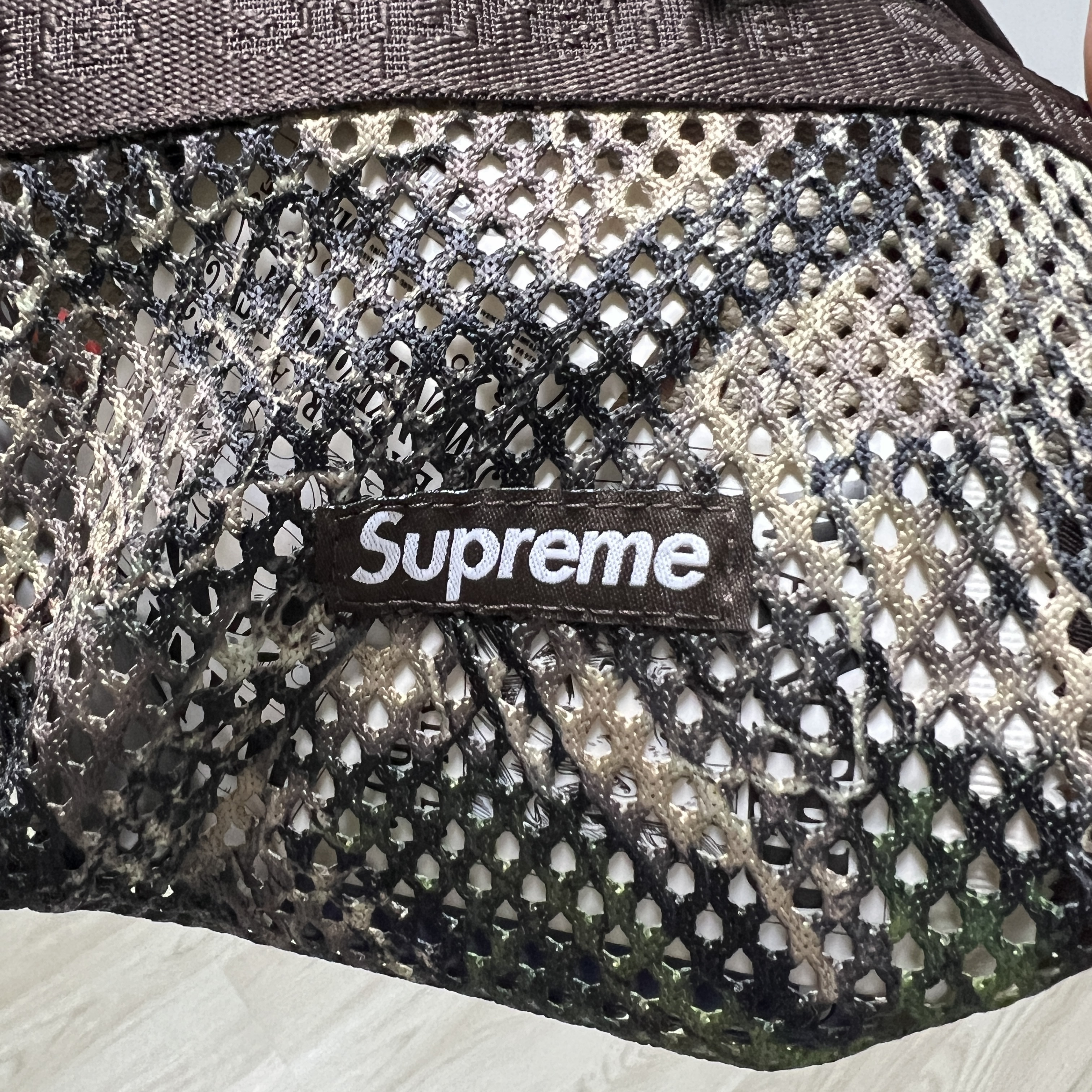 Supreme Mesh Mini Pouch Truetimber Kanati Camo - 25SS 착용 스타일 - 1