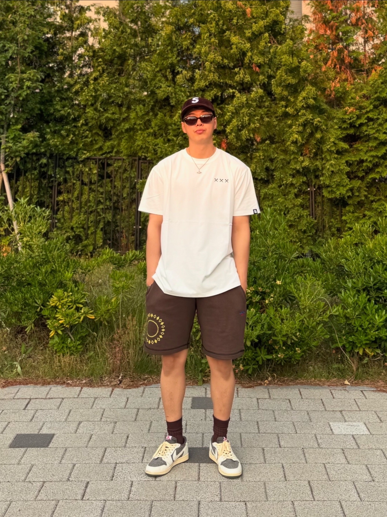 Jordan 1 x Travis Scott Retro Low OG SP Sail and Ridgerock, Supreme Corduroy S Logo 6-Panel Dark Brown - 24FW 착용 스타일 - 2