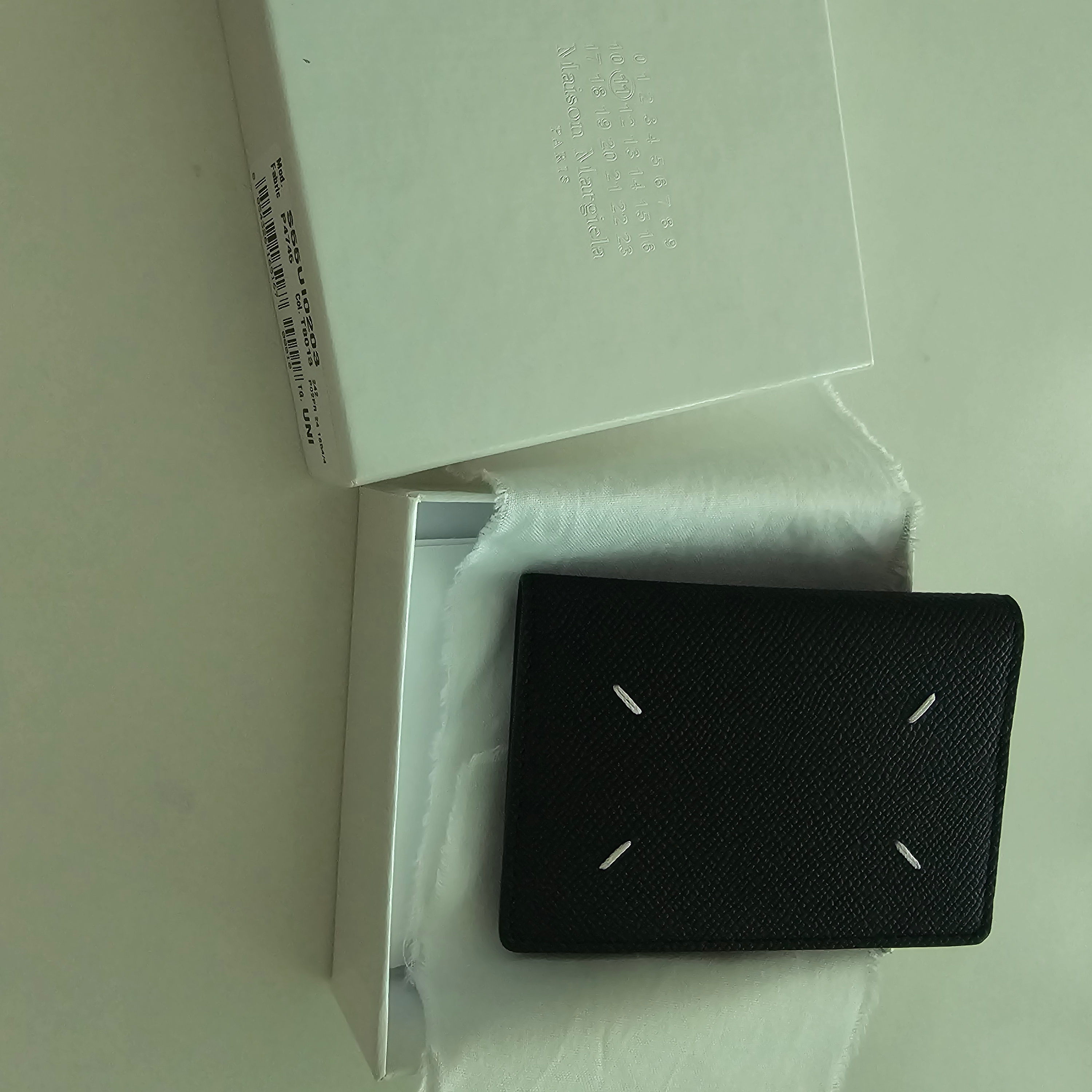 Maison Margiela Leather Bi-Fold Card Holder Black 착용 스타일 - 3