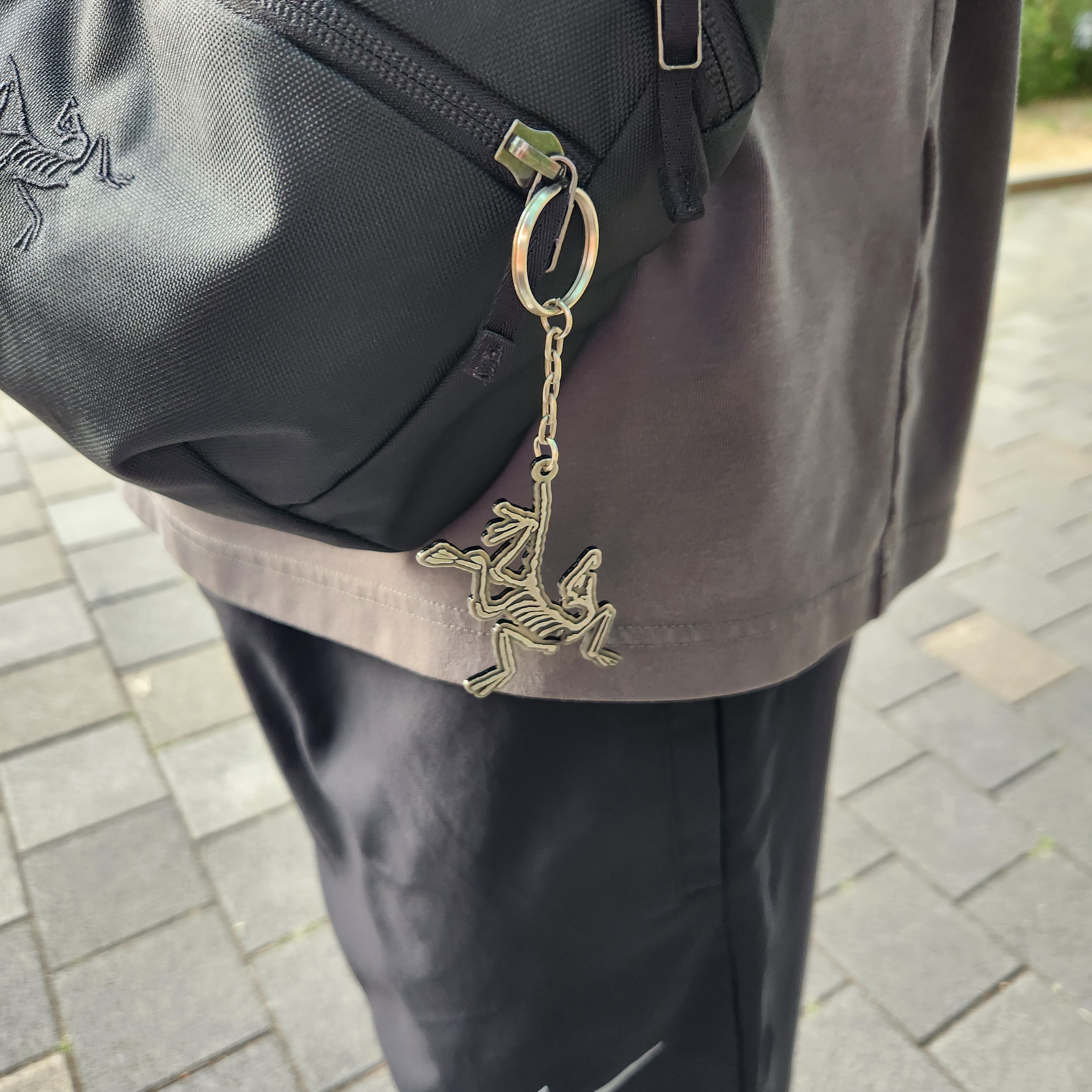 Arc'teryx Keyring Metal 착용 스타일