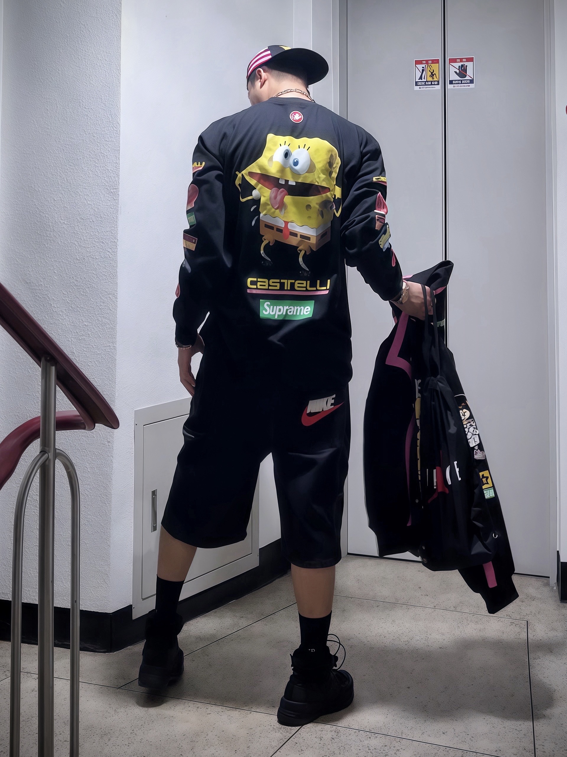 Supreme x SpongeBob Jeff Hamilton Mesh Back 6-Panel Black - 25SS, Supreme x SpongeBob SquarePants Castelli Racing L/S T-Shirt Black - 25SS 착용 스타일