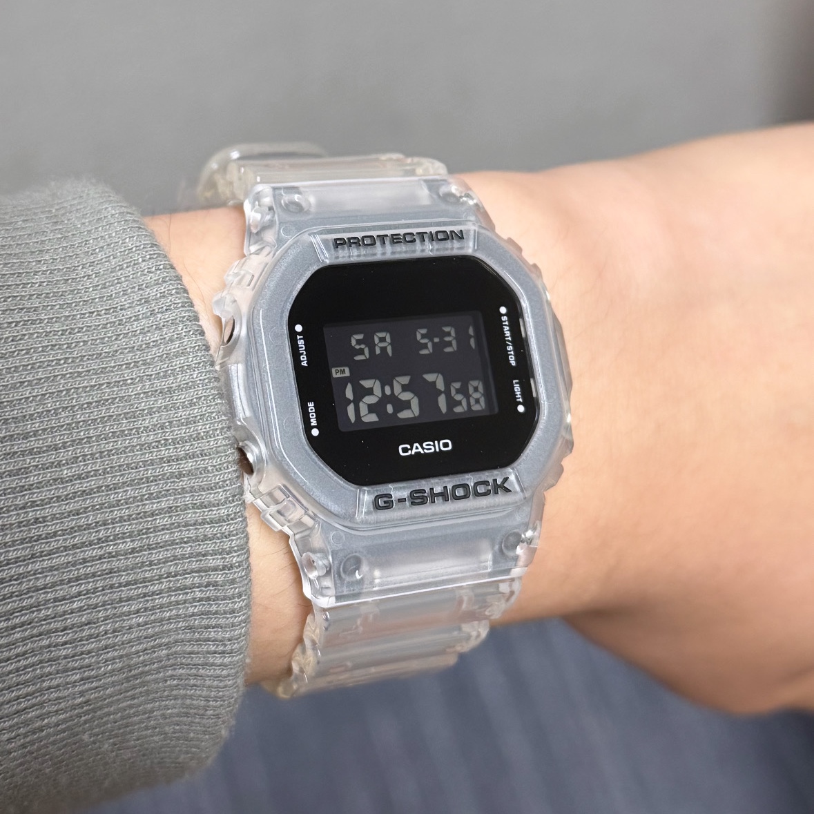 Casio G-Shock DW-5600USKE-7 착용 스타일
