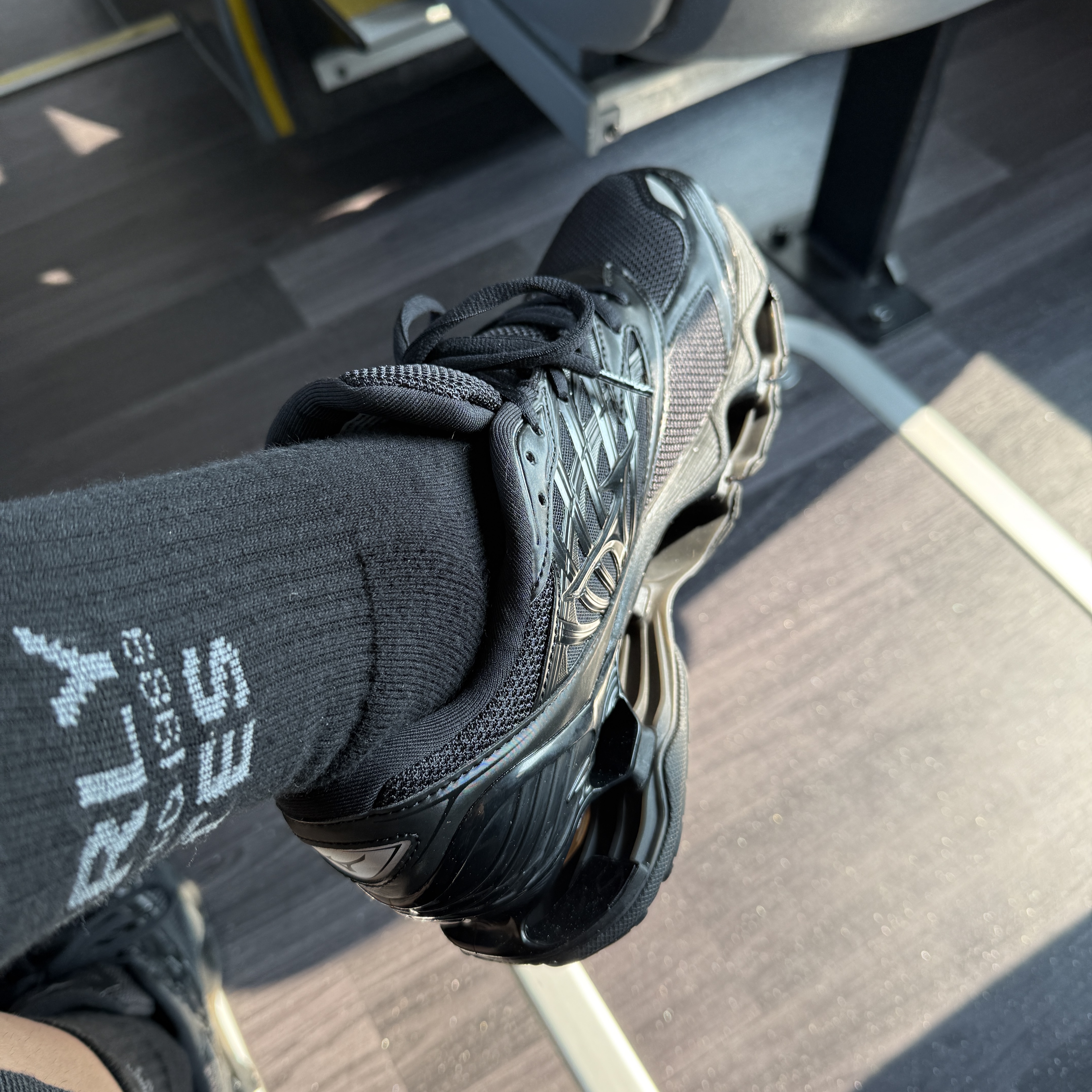 Mizuno Wave Prophecy LS Black 착용 스타일 - 1