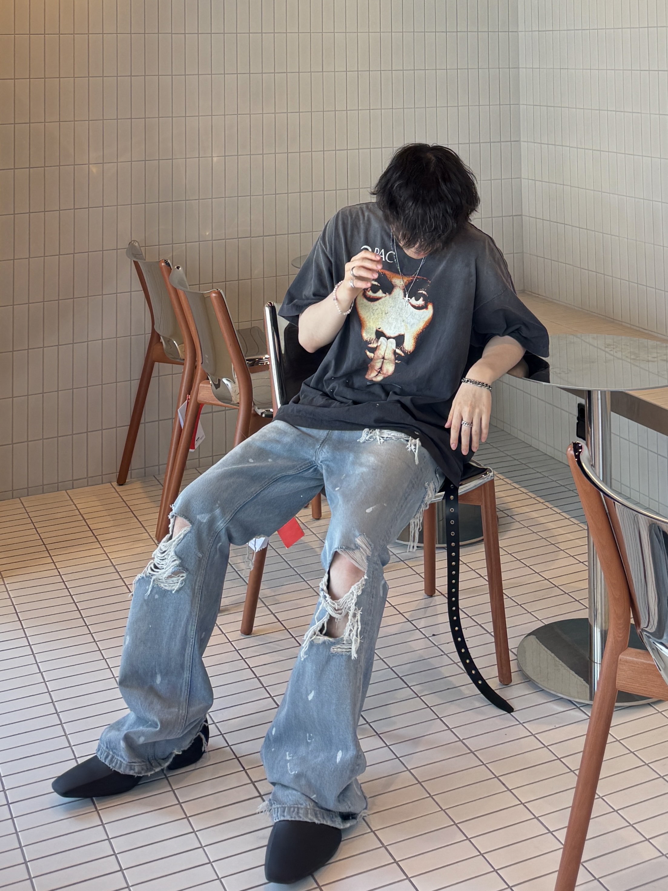 Saint Mxxxxxx x 2Pac S/S T-Shirt Black - 25SS, Balenciaga Rubber Space Shoe Matte Black 착용 스타일 - 2
