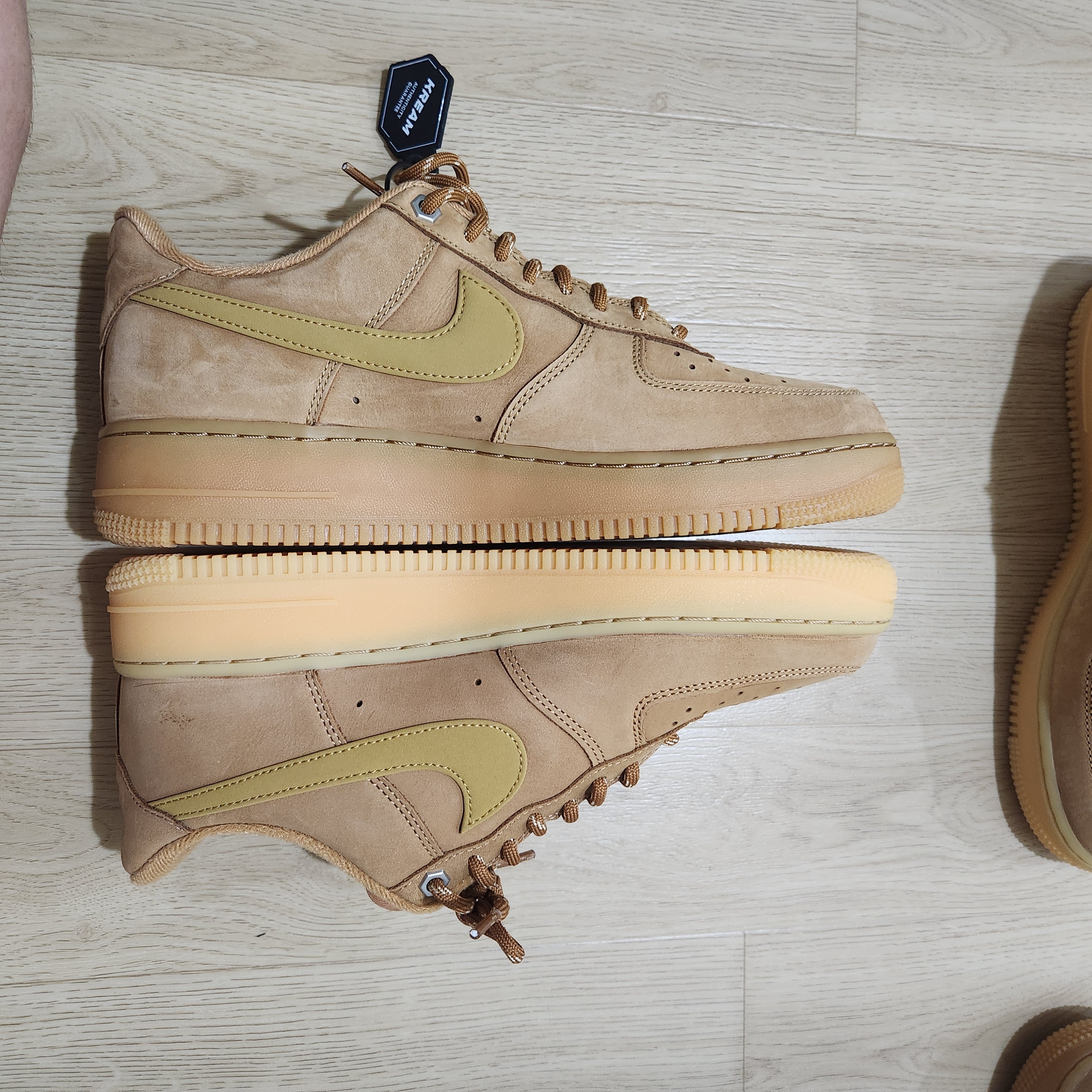 Nike Air Force 1 '07 WB Flax 착용 스타일 - 3