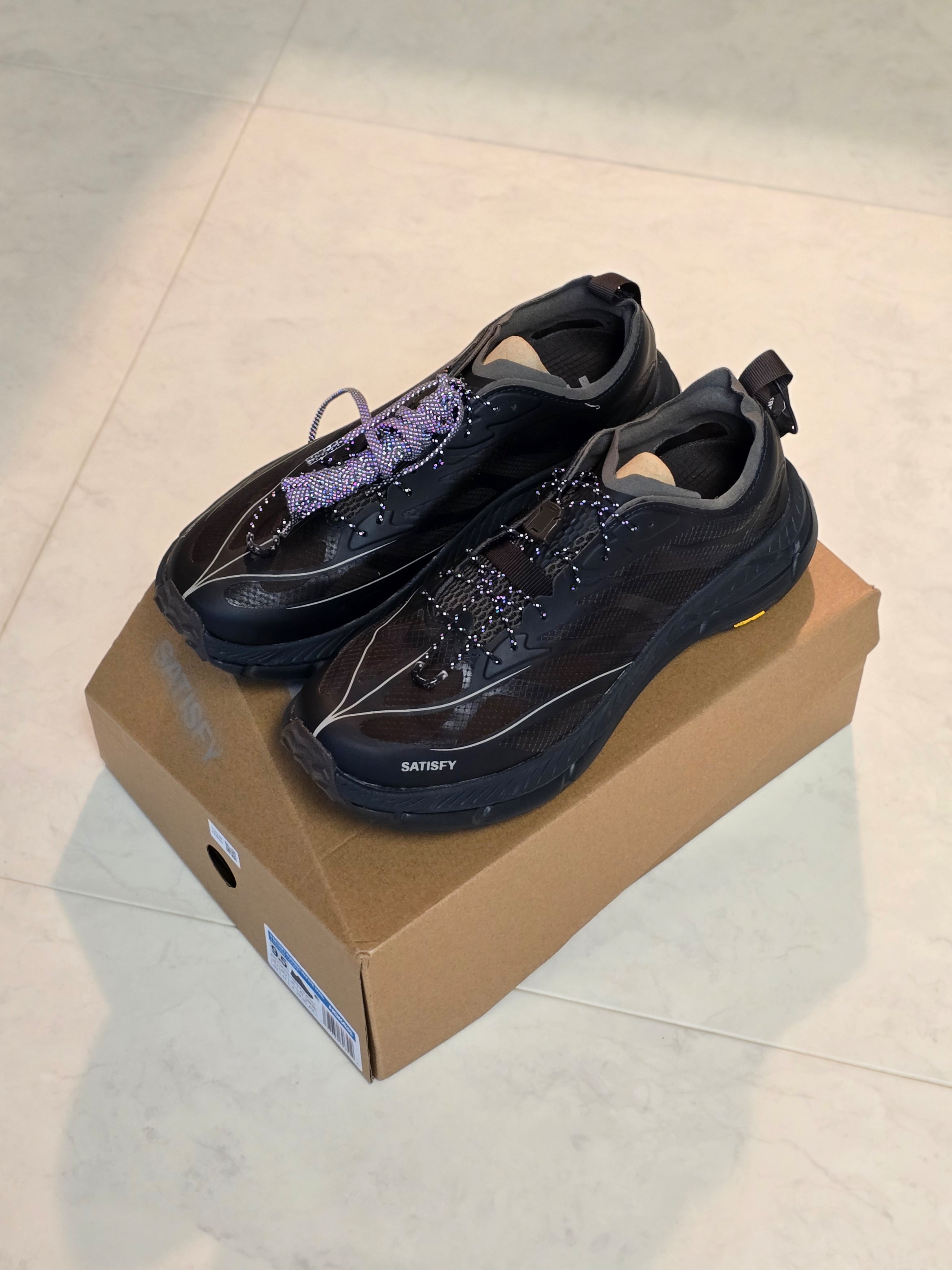 Hoka x Satisfy Mafate Speed 4 Lite Coffee 착용 스타일 - 2