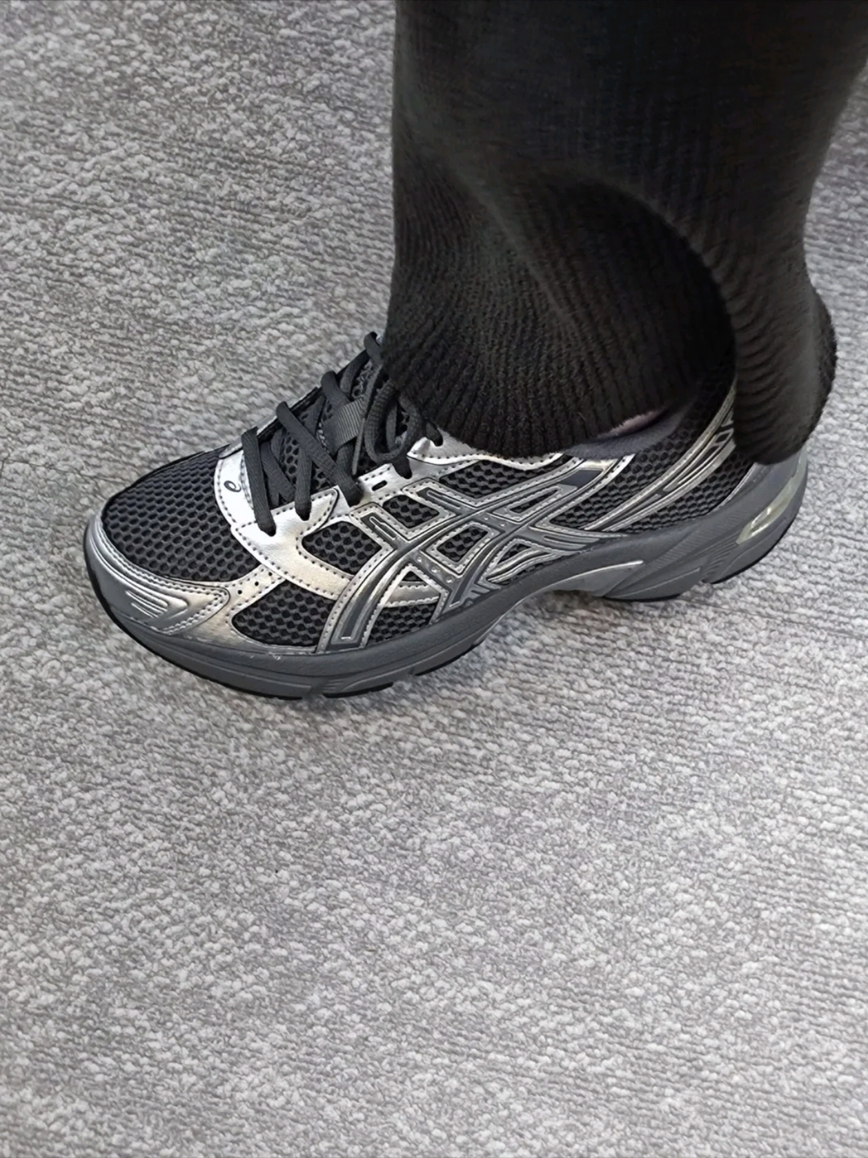 Asics Gel-1130 Steel Grey Pure Silver 착용 스타일 - 2