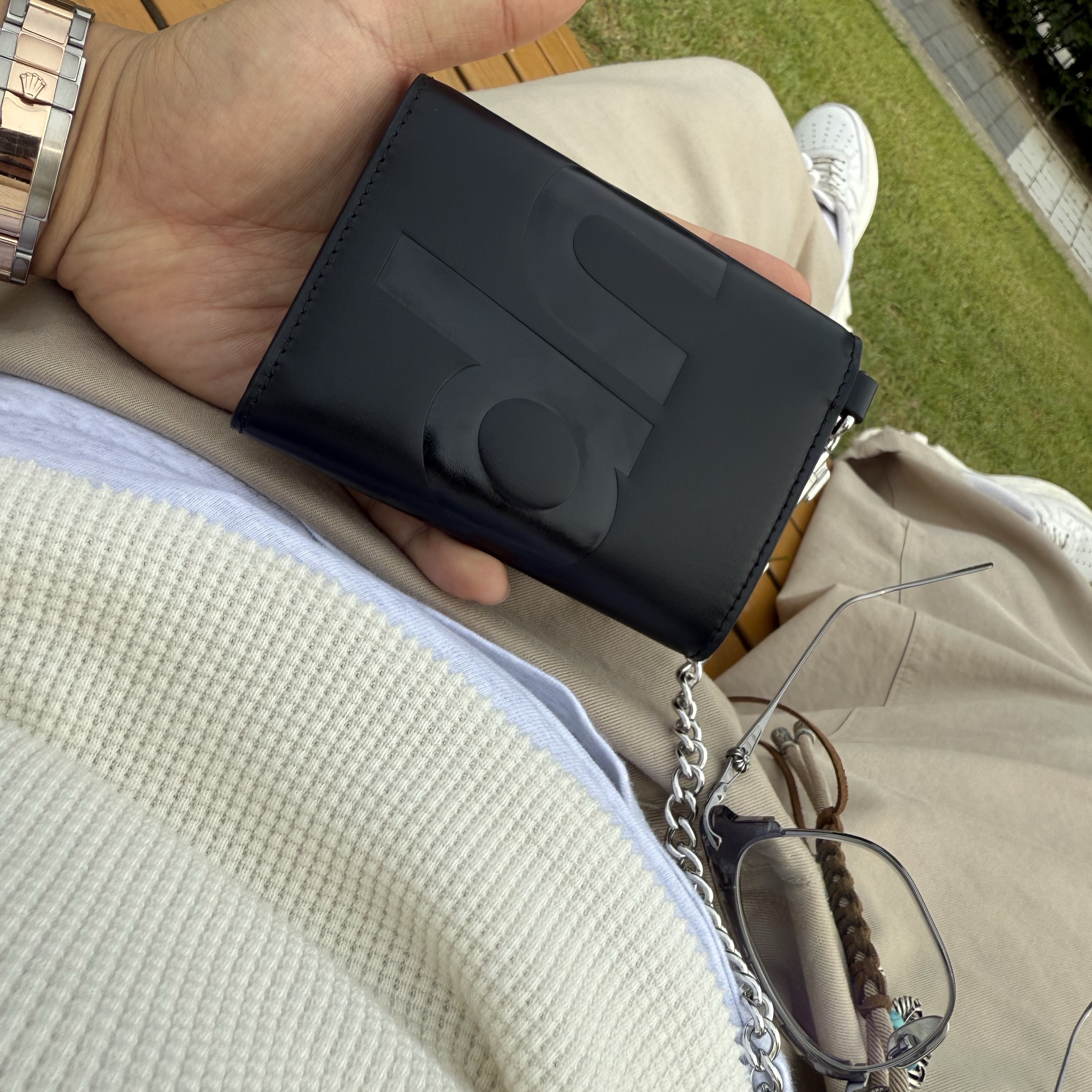 Supreme Leather Chain Wallet Black 착용 스타일