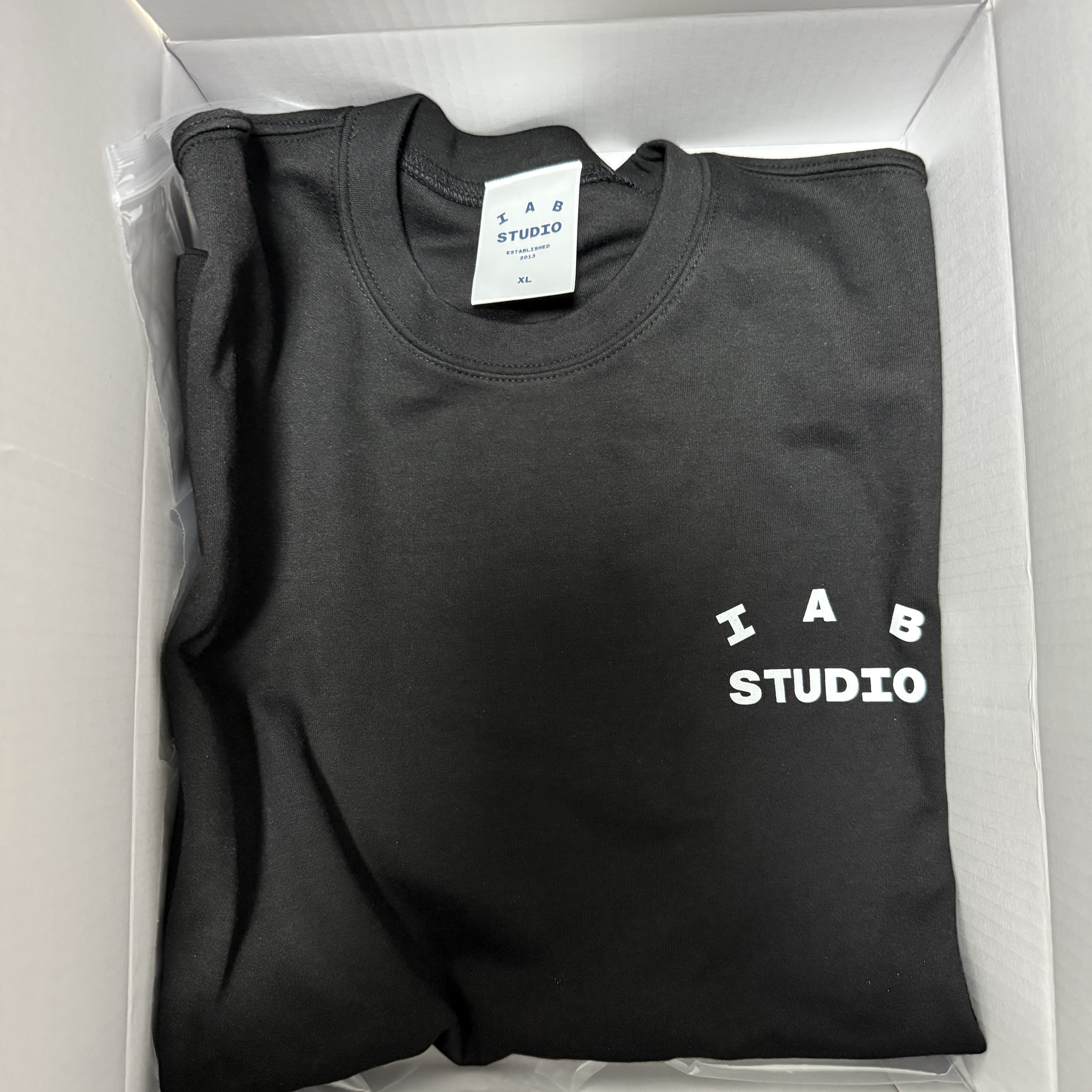 IAB Studio Basic T-Shirt Black White 착용 스타일