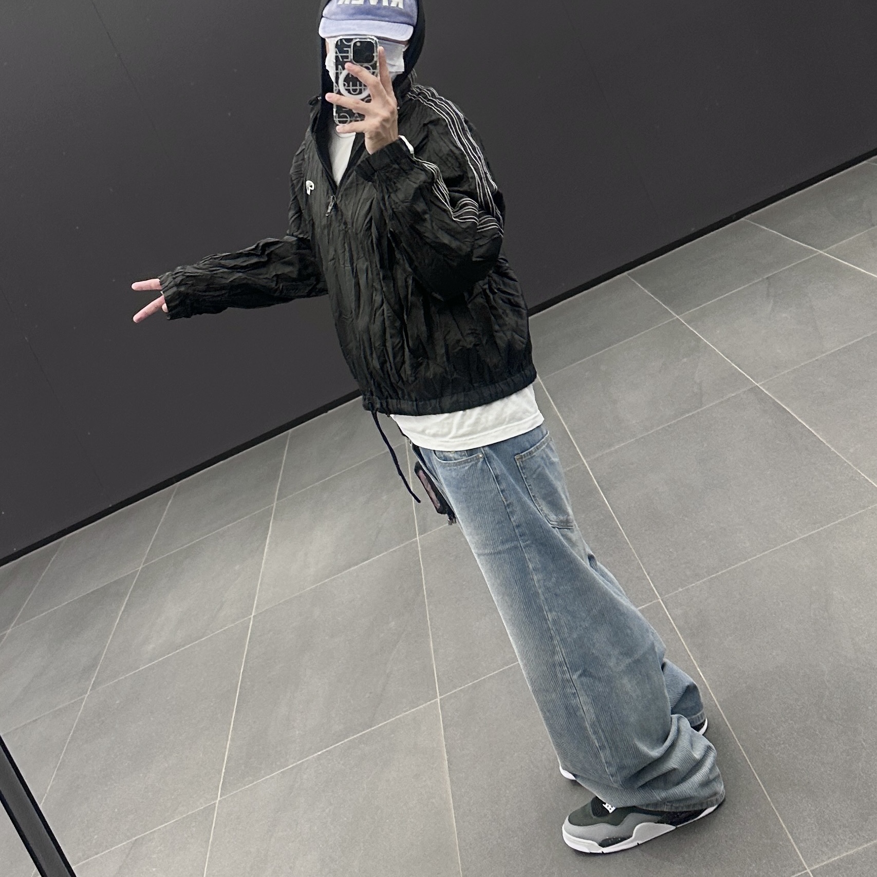 Jordan 4 Retro Fear 2024, NOD Wide Baggy Denim pants Light blue 착용 스타일 - 3
