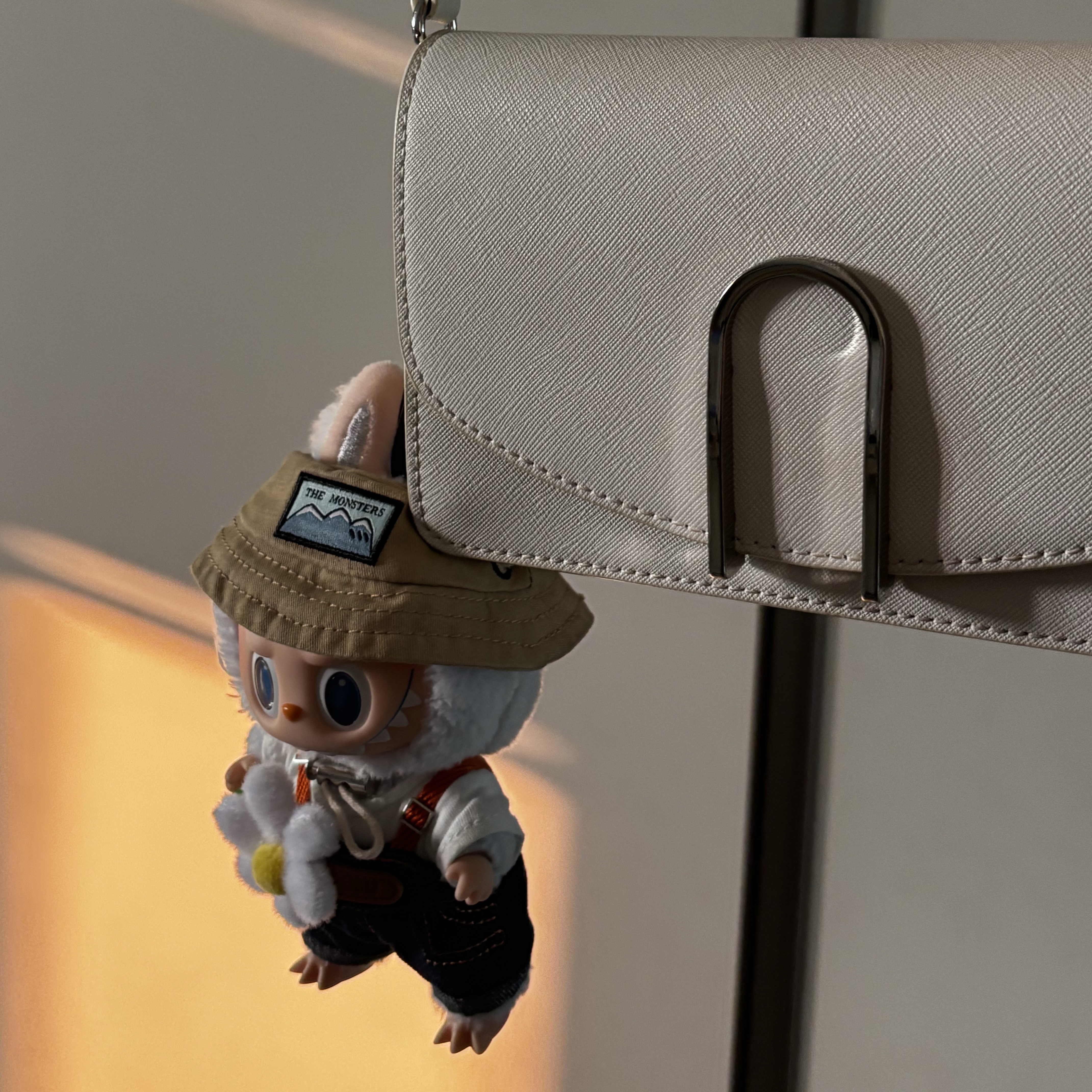 Pop Mart Fall In Wild Labubu Series Toy Keyring 착용 스타일