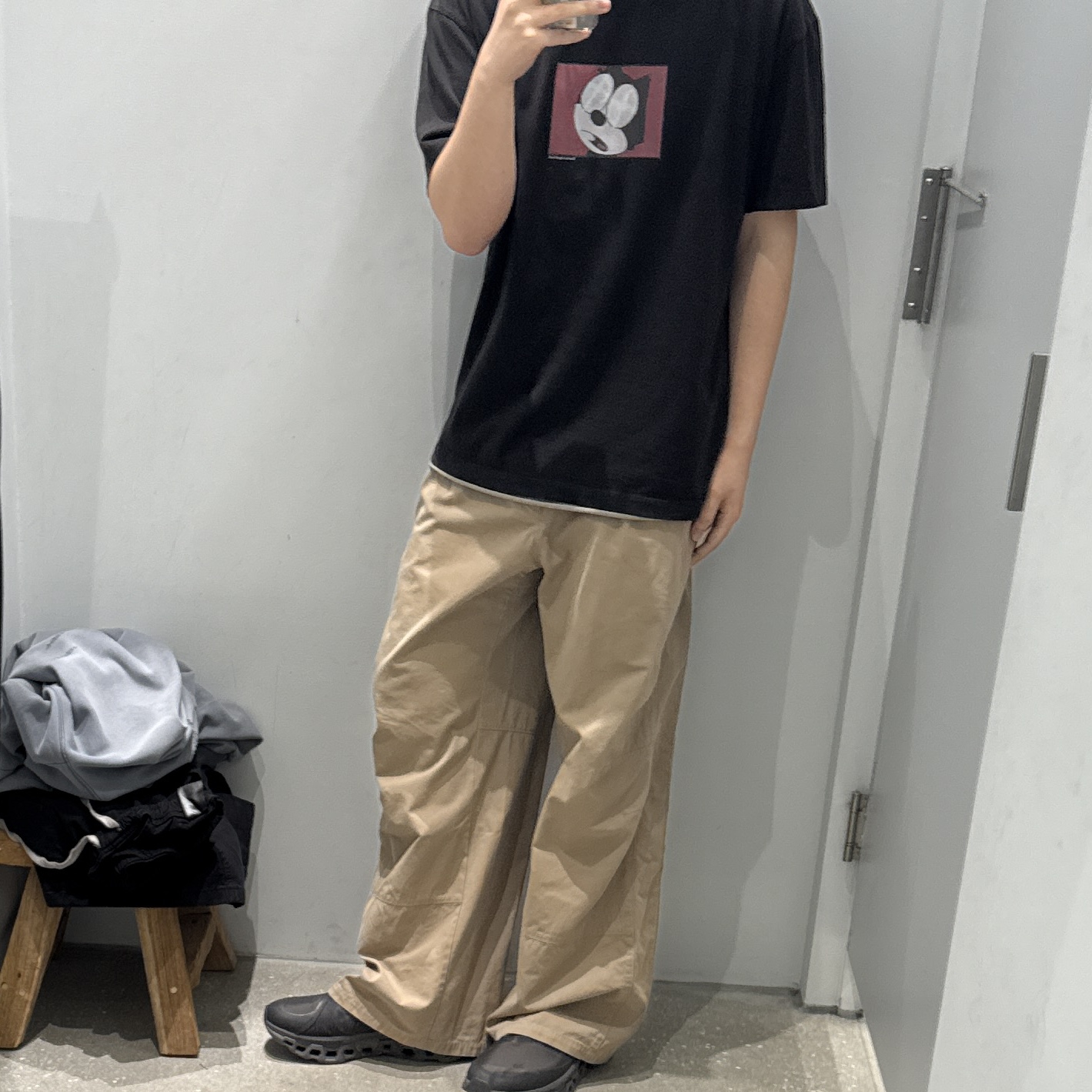 On Running x Post Archive Faction (Paf) Cloudmonster 2 Thorn Brown, Polyteru 3 Dart Chino Pants 1.3v Beige 착용 스타일