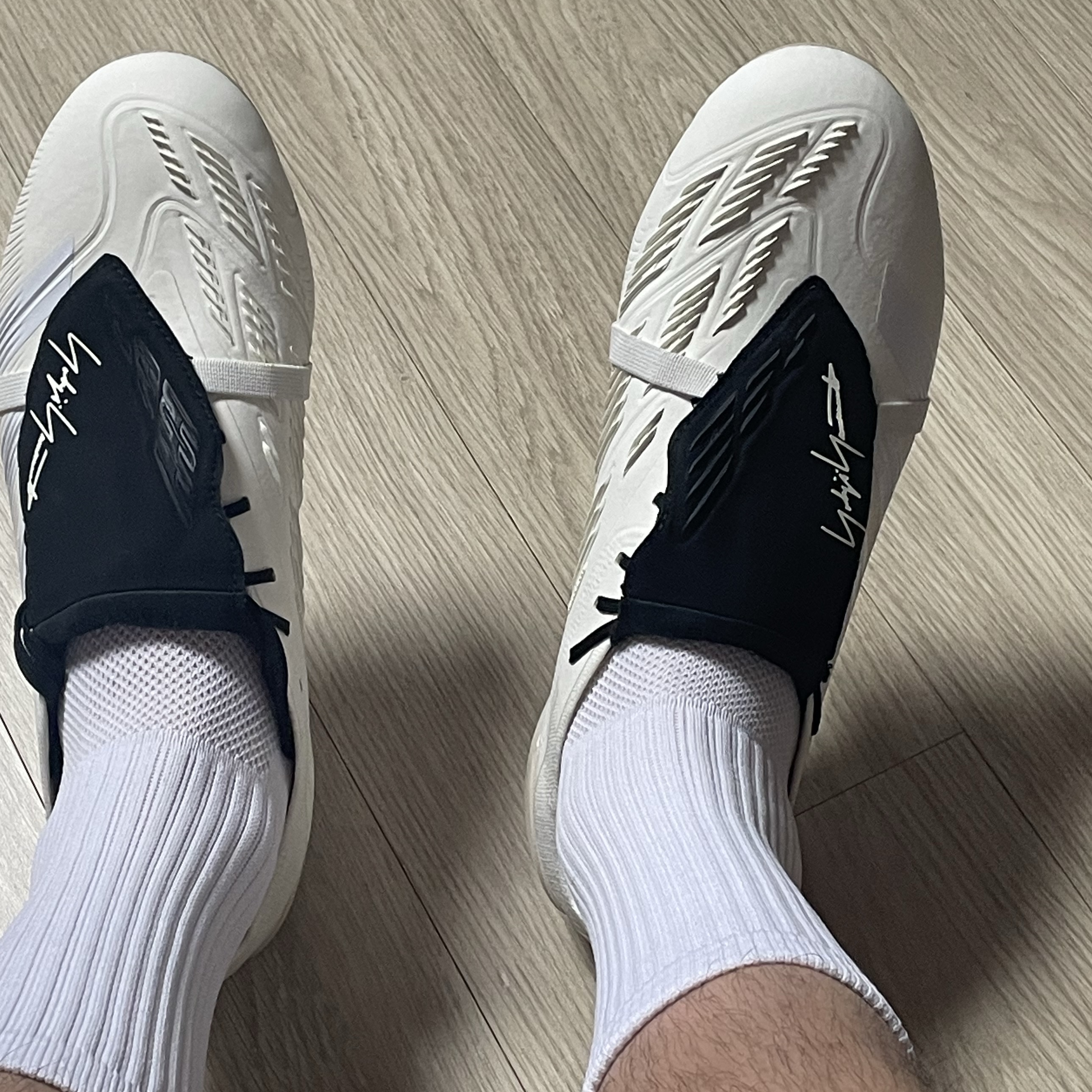 Y-3 Predator Elite Foldover Tongue FG Cloud White Core Black 착용 스타일 - 2