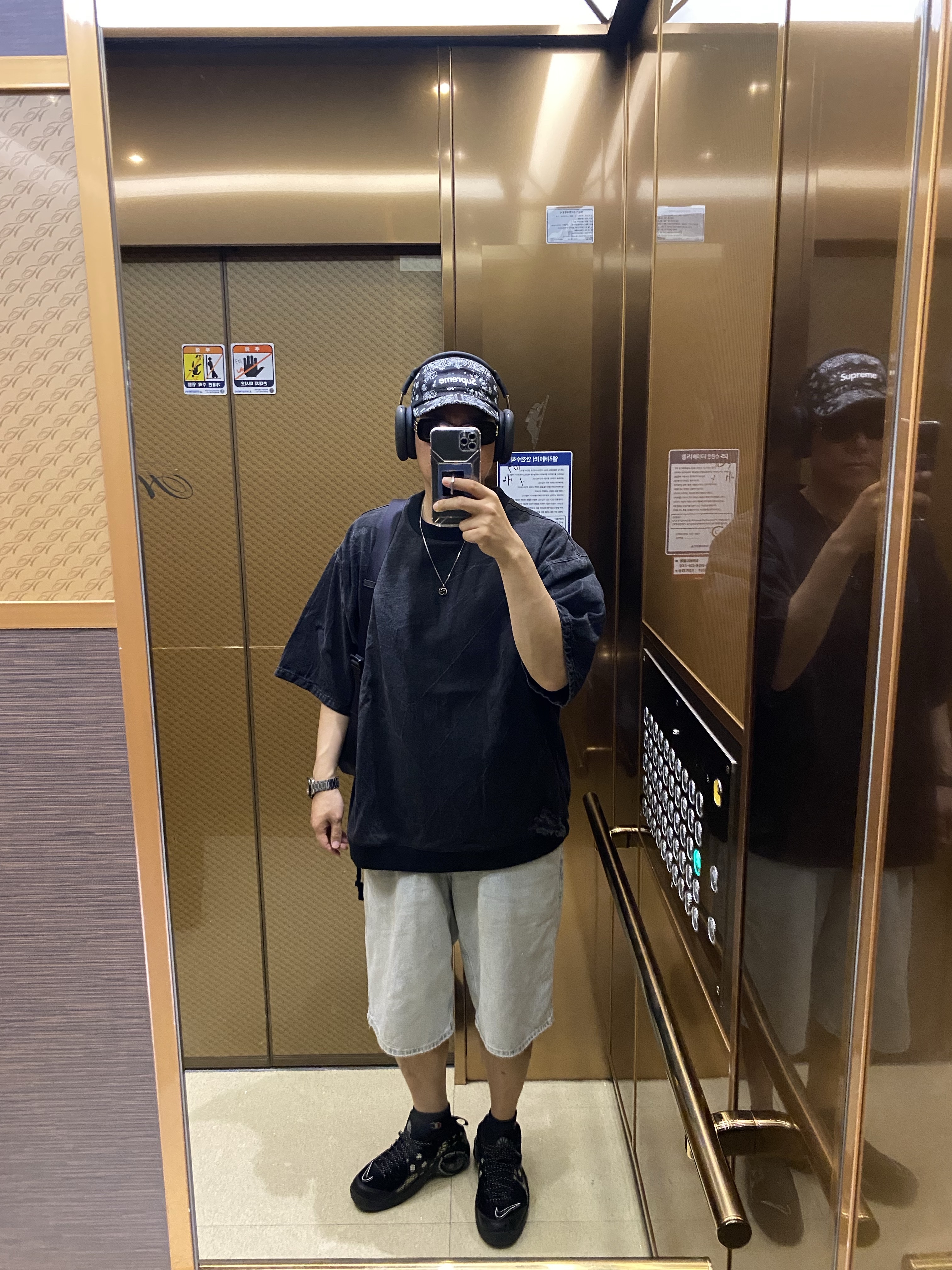Apple AirPods Max USB C Midnight (Korean Ver.), Supreme Bandana Camp Cap Black - 21SS 착용 스타일