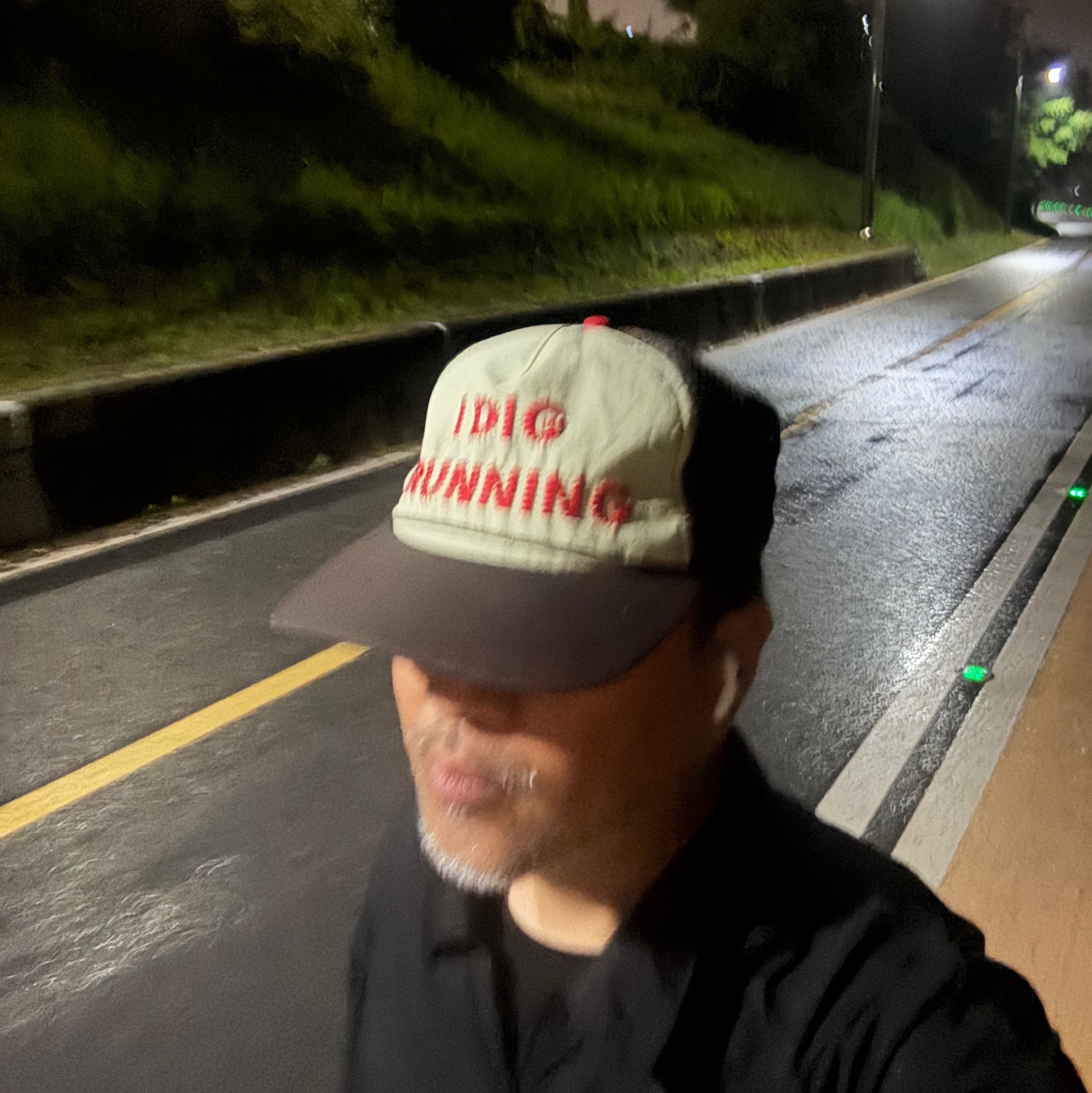 Alex Zono I Dig Running Trucker Hat OG Brown 착용 스타일 - 5