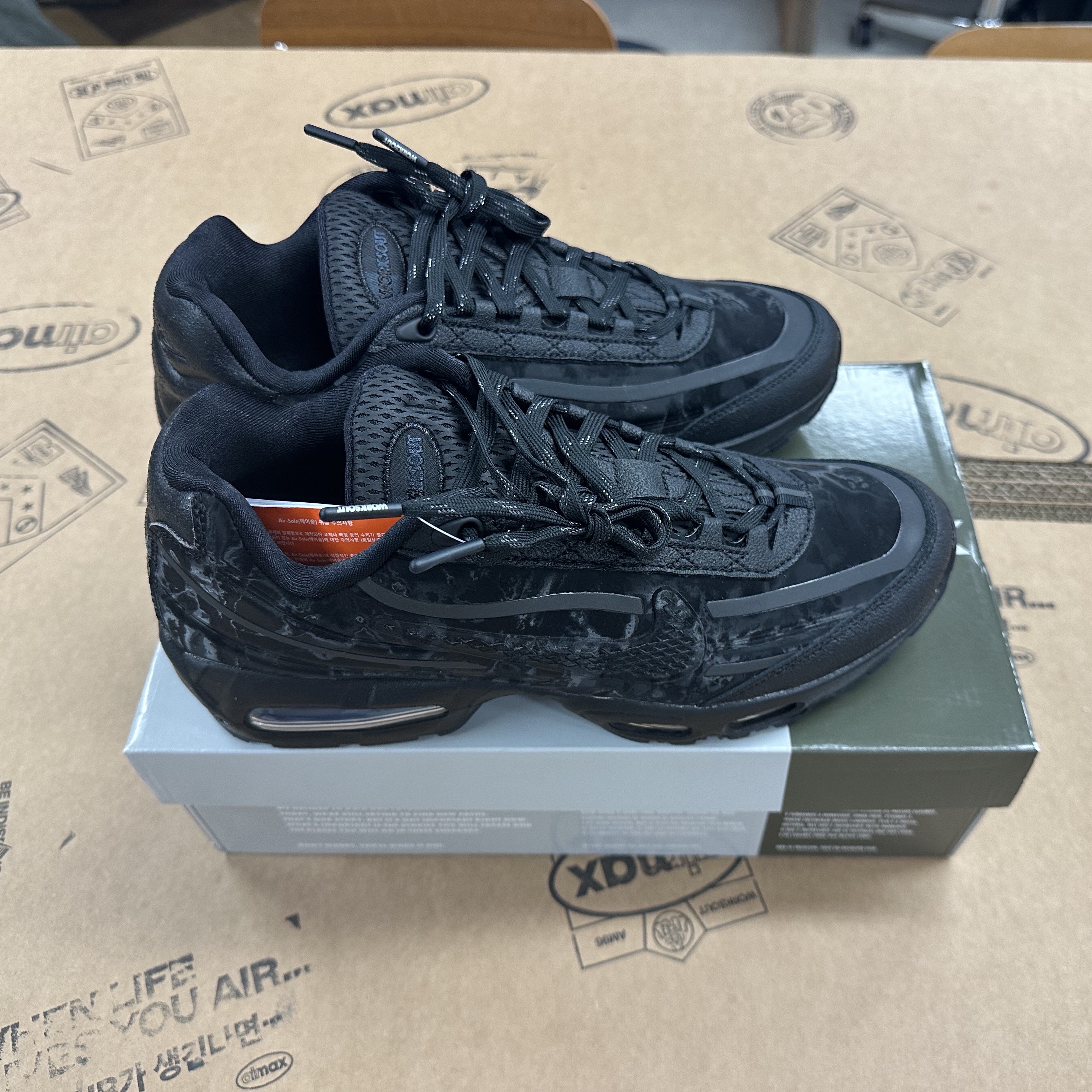 Nike x Worksout Air Max 95 Black Anthracite 착용 스타일 - 4