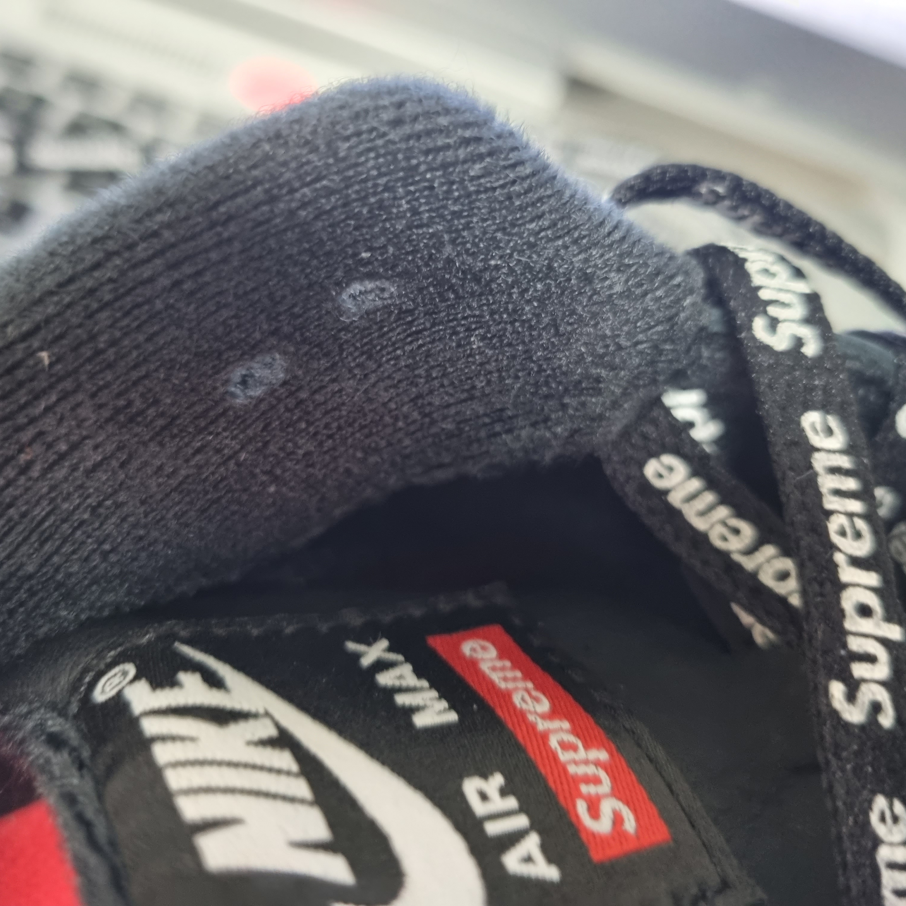 Nike x Supreme Air Max 1 '87 Black White - 25SS 착용 스타일 - 1