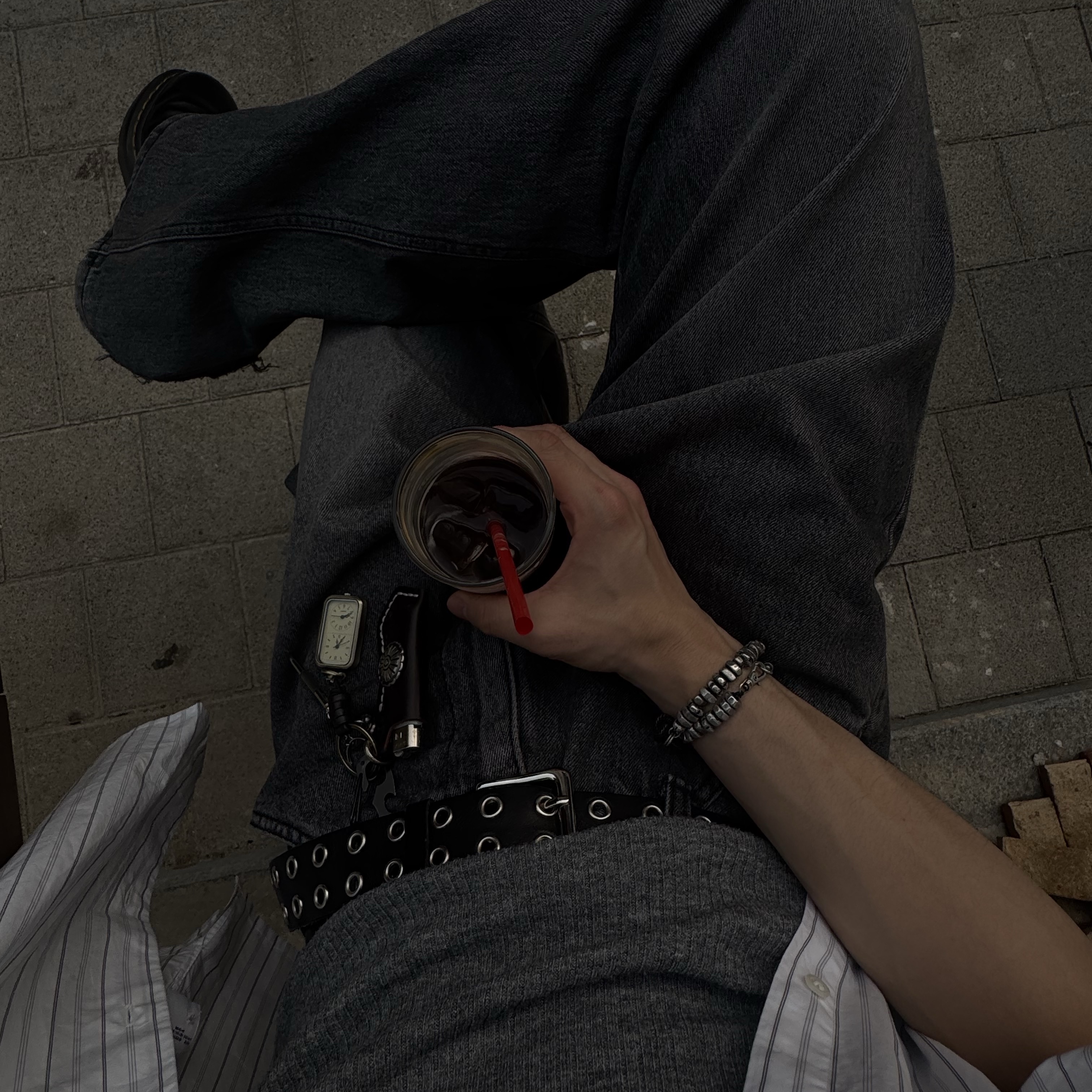 Hatchingroom Wide Curve Jeans Washed Black, Dr. Martens 1460 Smooth Boots Black 착용 스타일 - 2