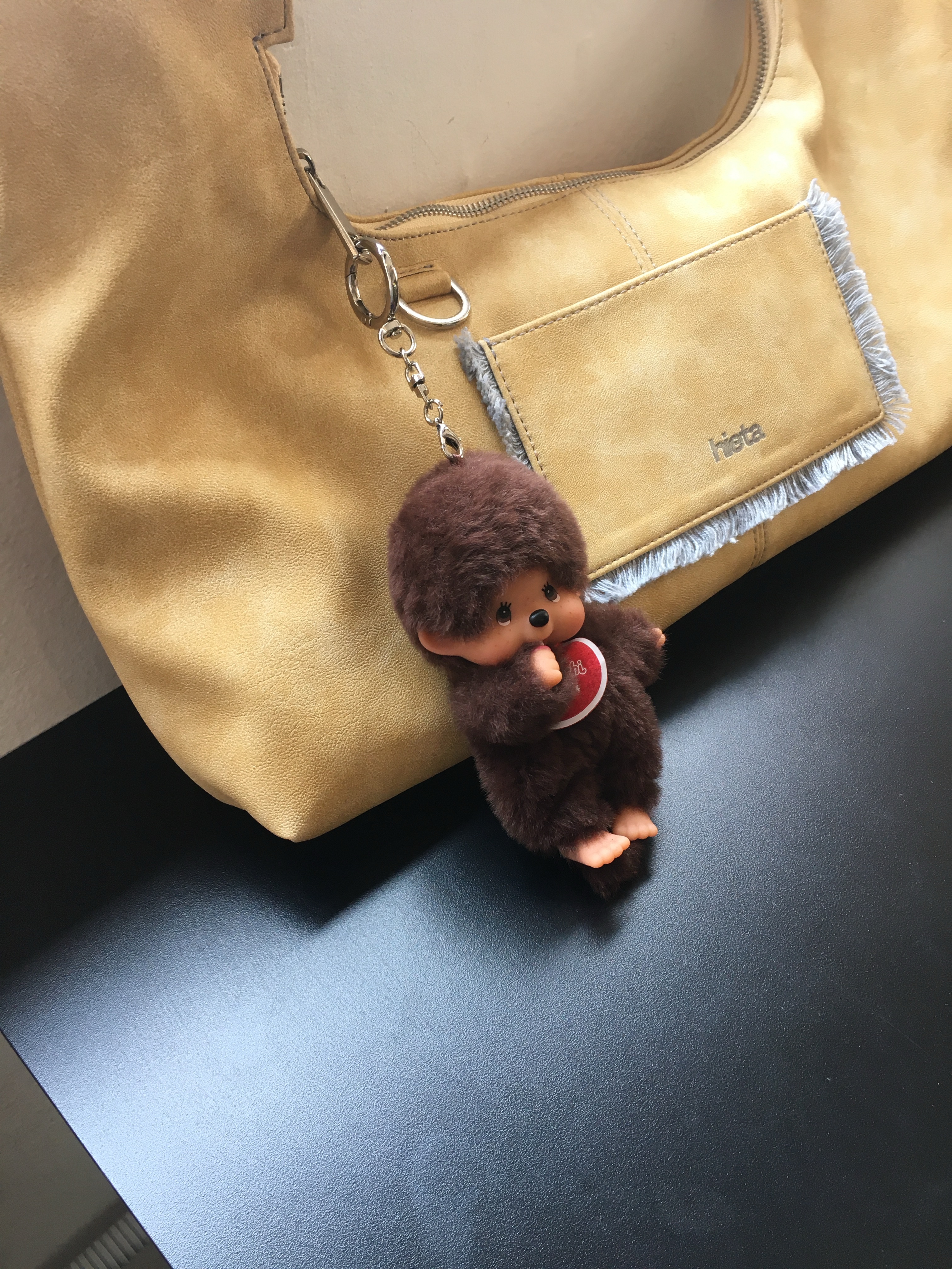 Monchhichi SS Boy Key Chain Brown, Hatchingroom x How To Train Your Dragon Dragon Cards T-Shirt M.Grey 착용 스타일 - 3