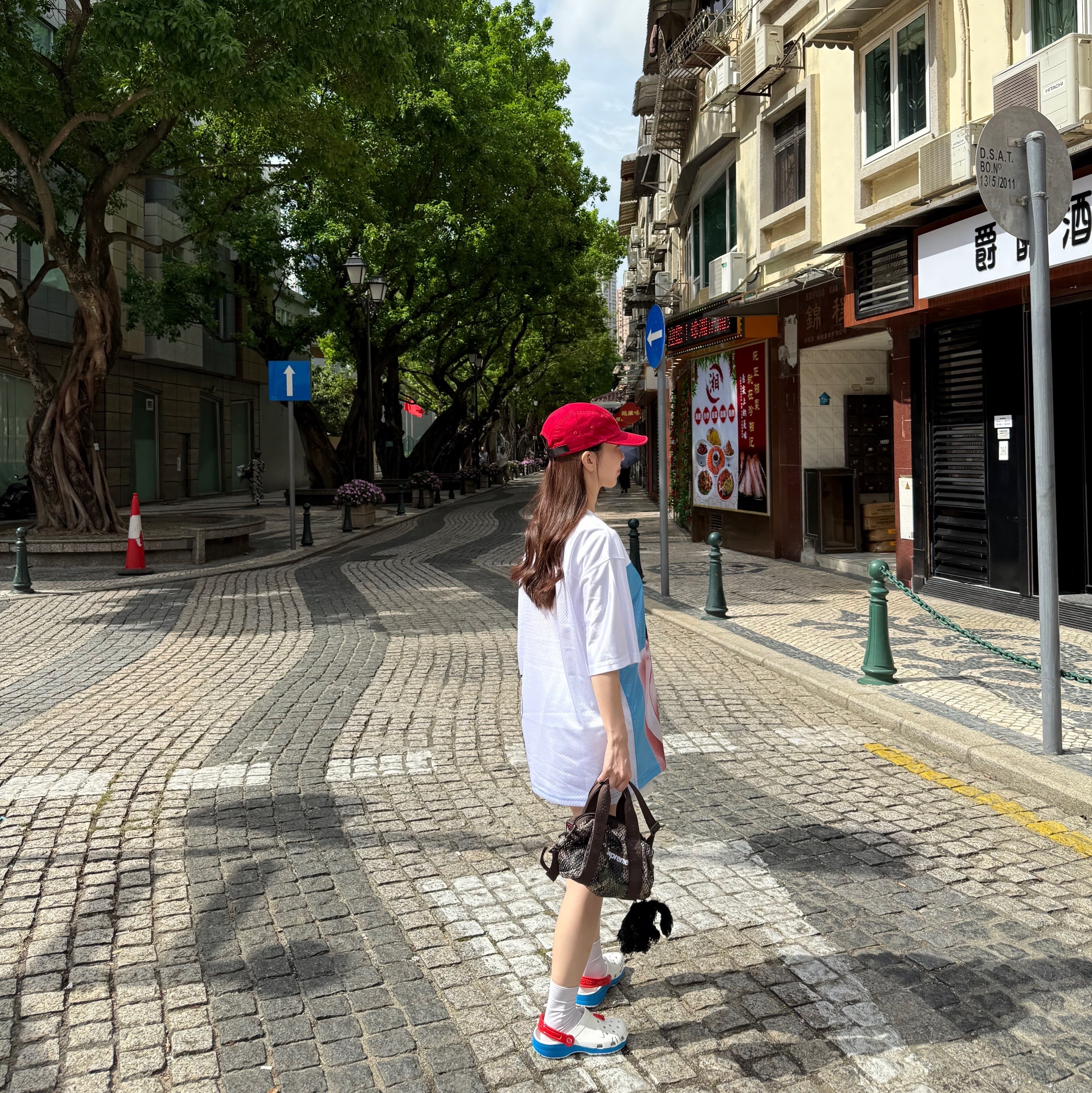 Supreme Mesh Mini Duffle Bag Truetimber Kanati Camo - 25SS, (W) Crocs x Hello Kitty Classic Clog White 착용 스타일 - 4