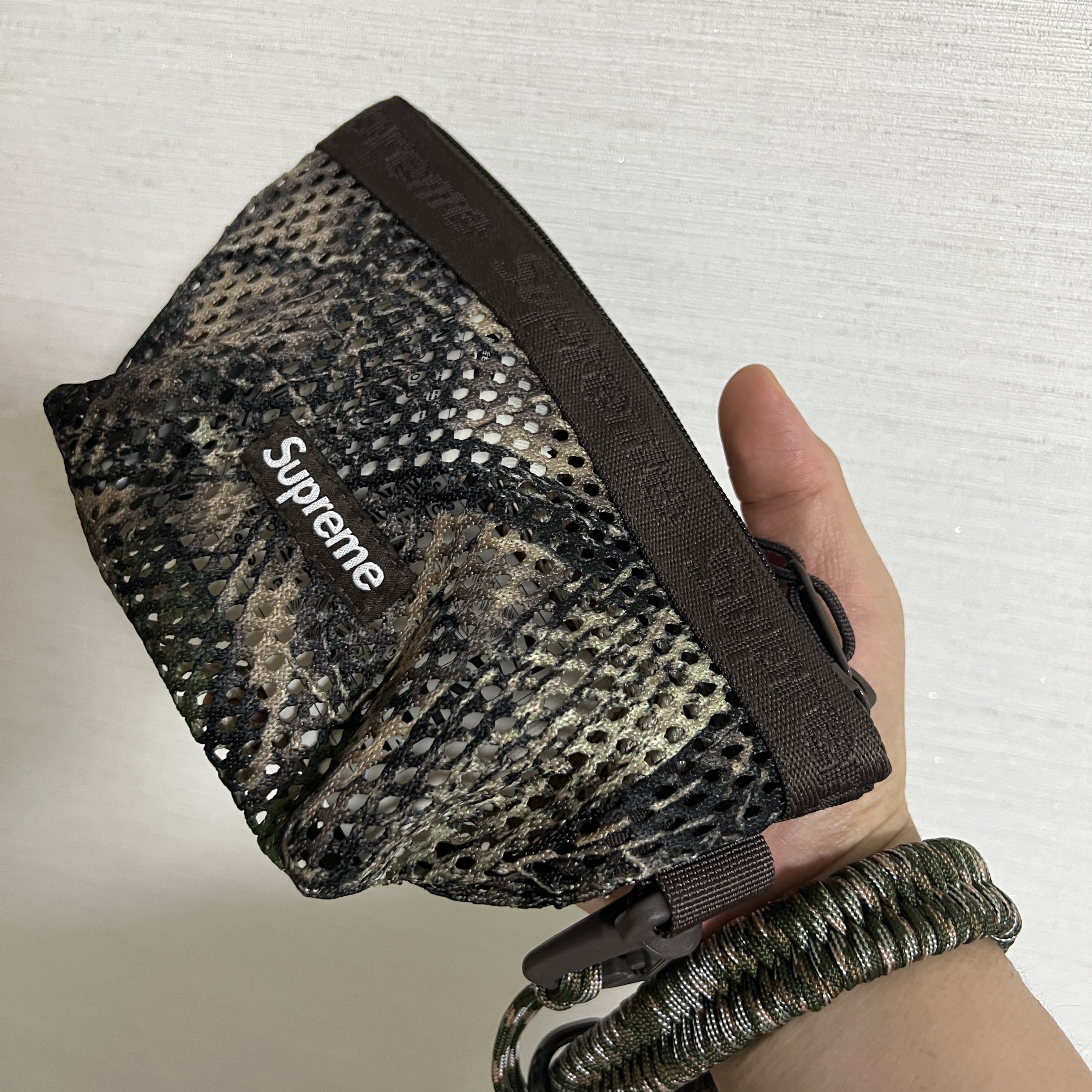Supreme Mesh Mini Pouch Truetimber Kanati Camo - 25SS 착용 스타일 - 2