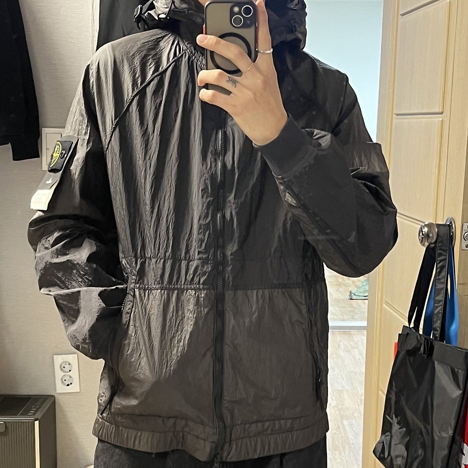 Stone Island 42020 Nylon Metal Watro-TC in Econyl Regenerated Nylon Hooded Jacket Dark Grey - 24SS 착용 스타일 - 6