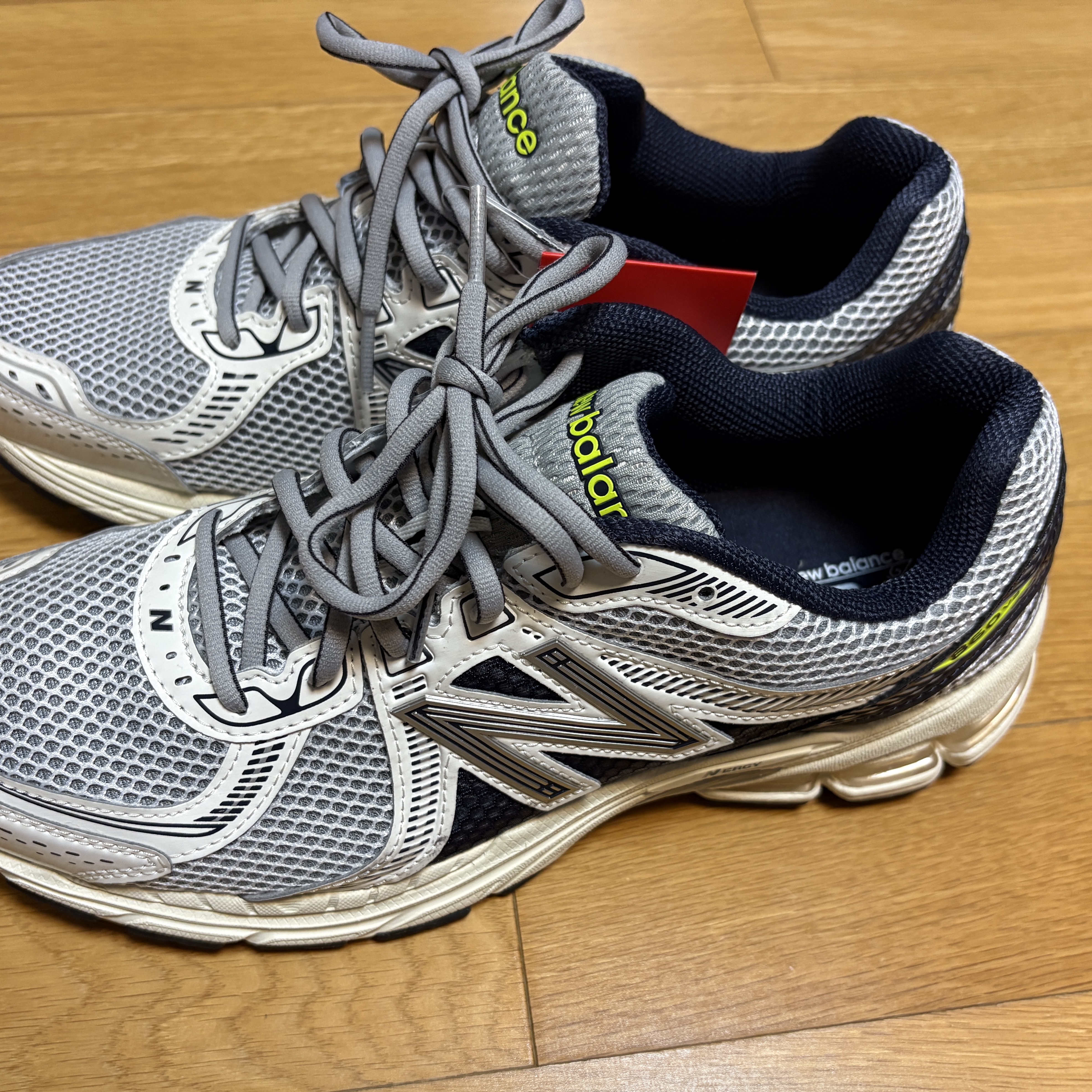New Balance 860v2 Navy 착용 스타일